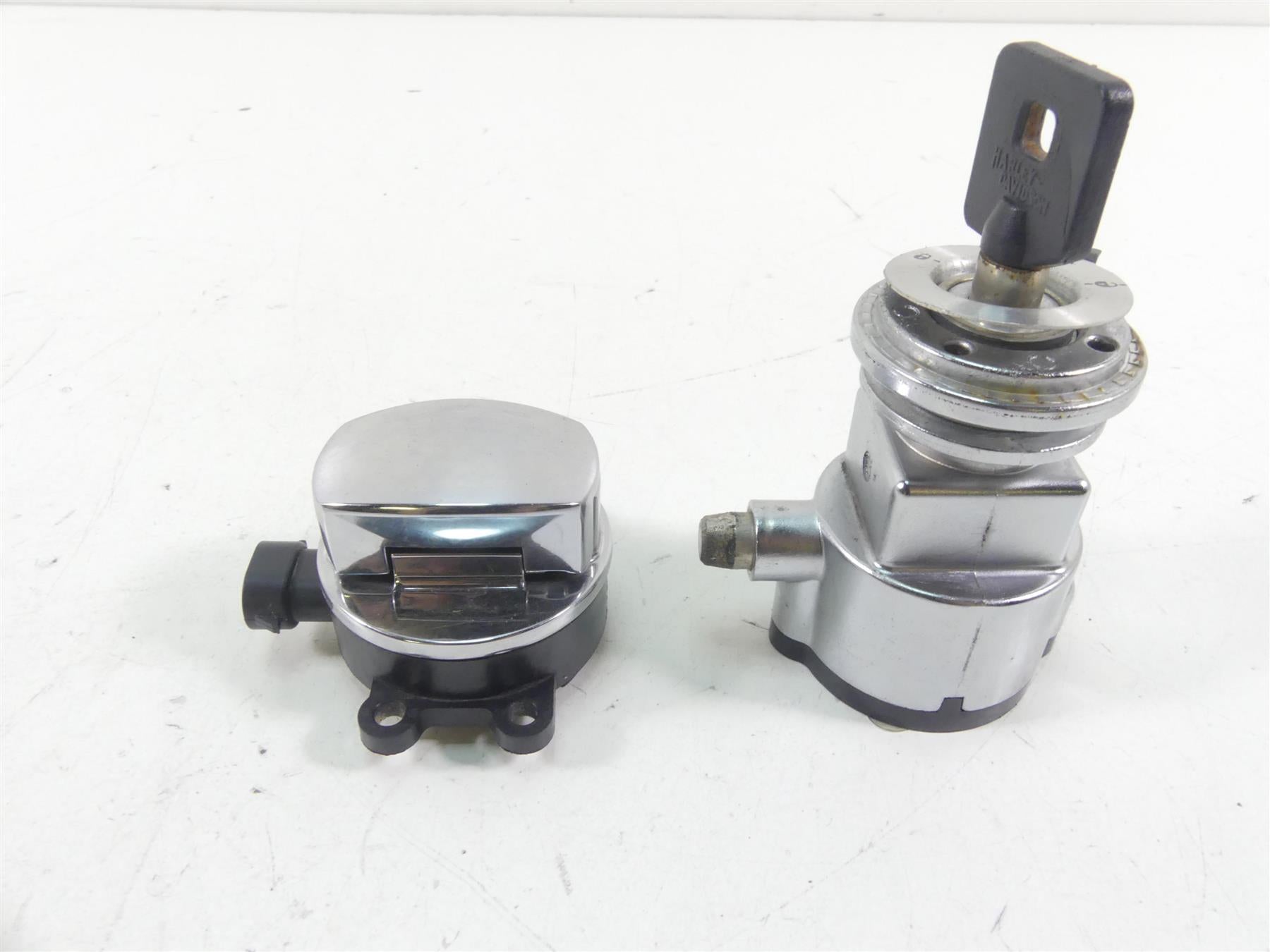 2015 Harley FXDF Dyna Fat Bob Ignition Switch Steering Lock Key Set 71430-12 {{ shop.shopifyCountryName }} - Mototech271
