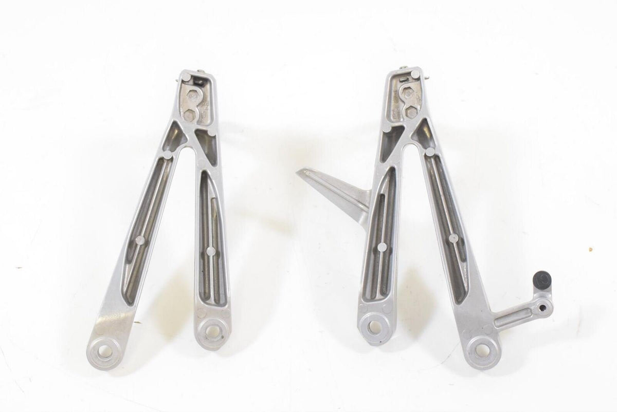2004 Honda CBR1000RR CBR1000 RR Rear Passenger Footpeg Foot Peg Rest 50760-MEL-0 {{ shop.shopifyCountryName }} - Mototech271