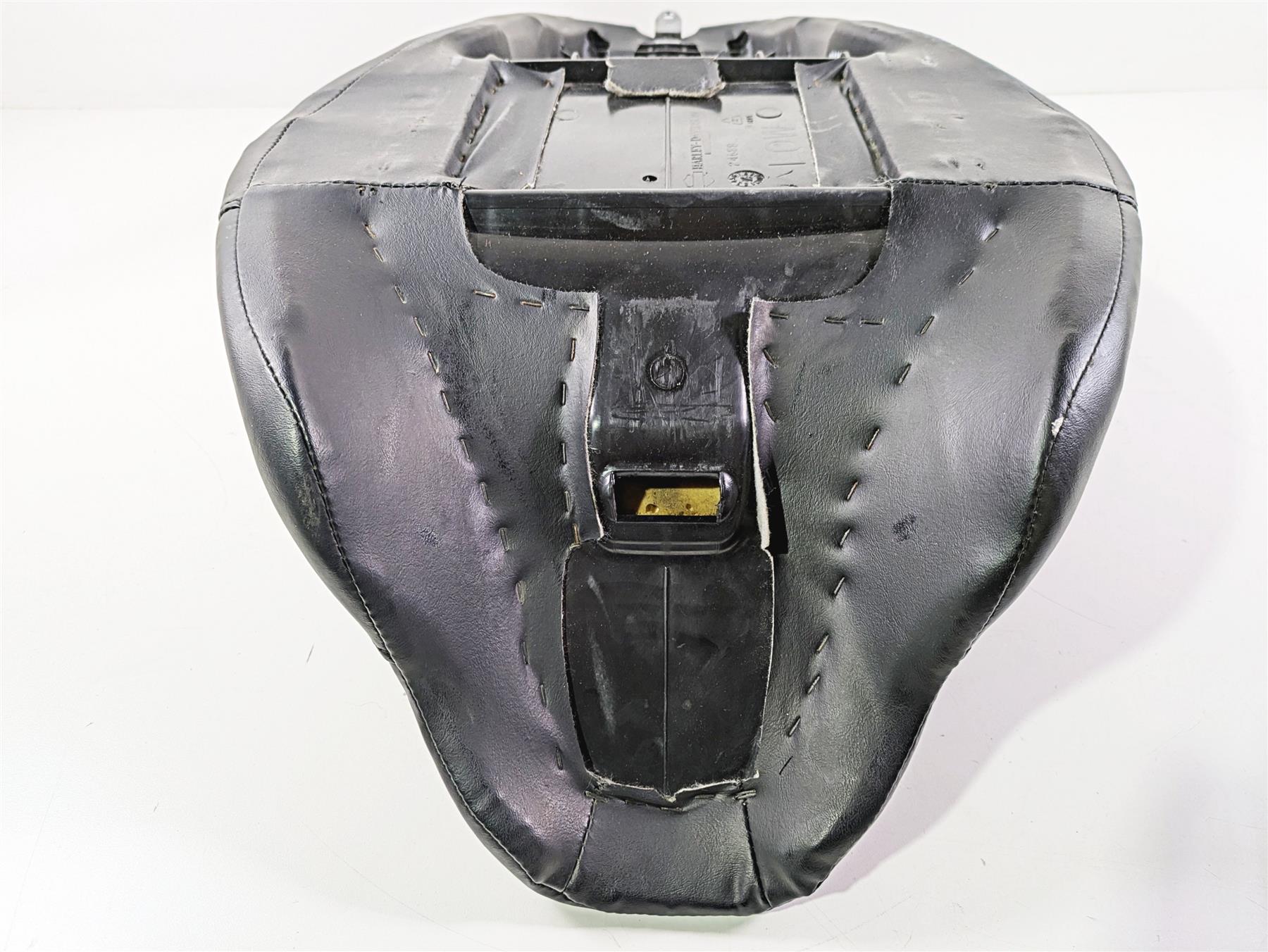 2010 Harley Touring FLHX Street Glide Seat Saddle Low 52000142 {{ shop.shopifyCountryName }} - Mototech271