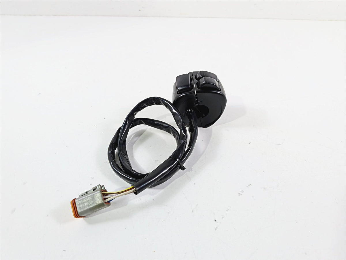 2006 Harley Sportster XL883 Low Left Hand Control Switch 71682-06A 71685-06A {{ shop.shopifyCountryName }} - Mototech271