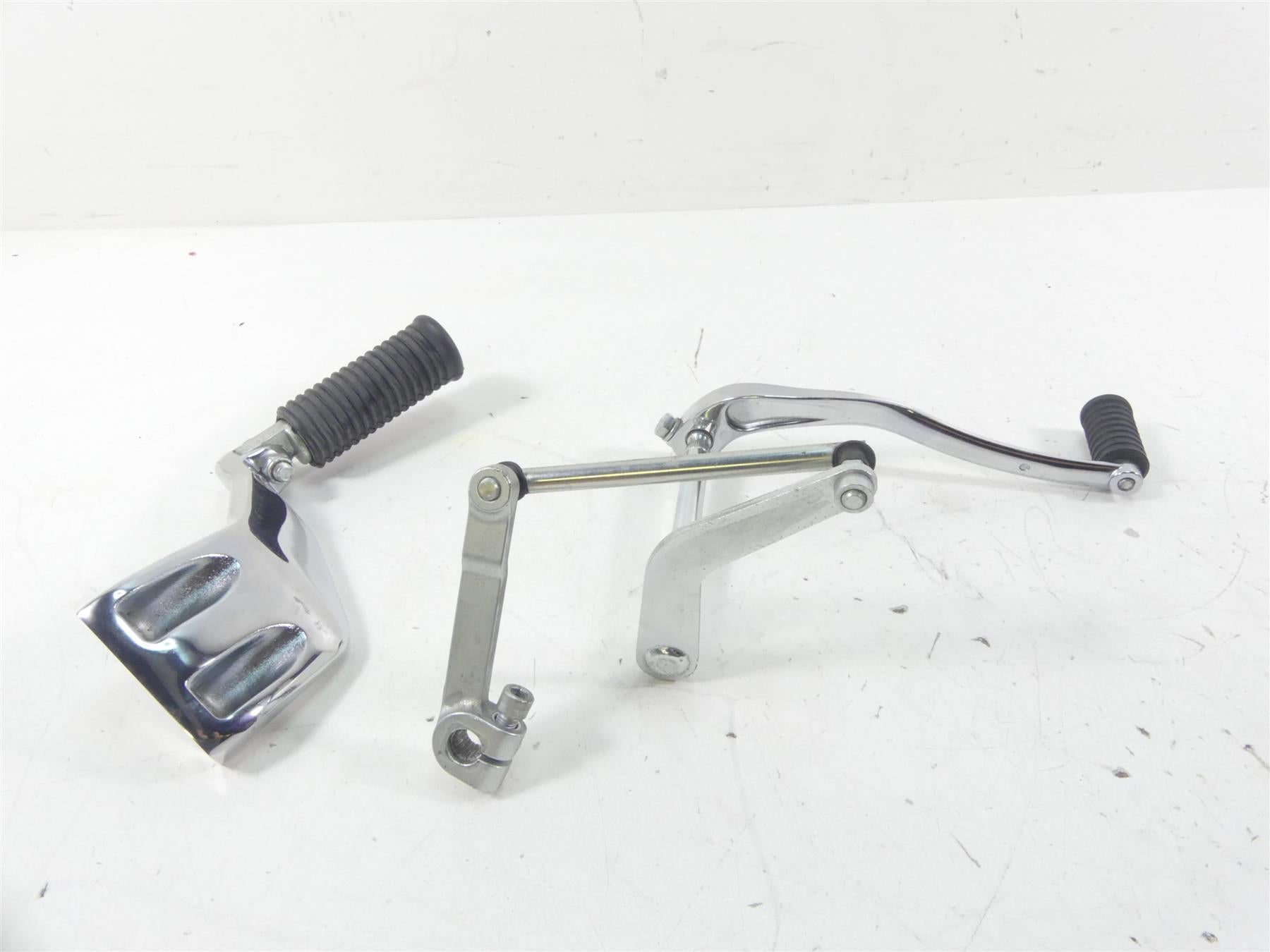 2014 Harley FXDL Dyna Low Rider Left Fr Mid Footpeg & Shifter 50500279 33900147 {{ shop.shopifyCountryName }} - Mototech271