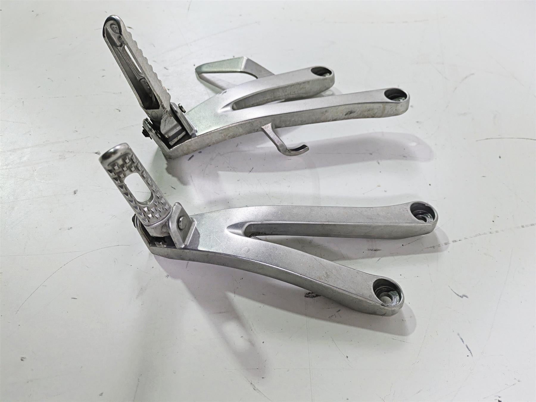 2017 Honda CBR600RR Rear Passenger Footpeg Set 50750-MFJ-D00 50760-MFJ-D00