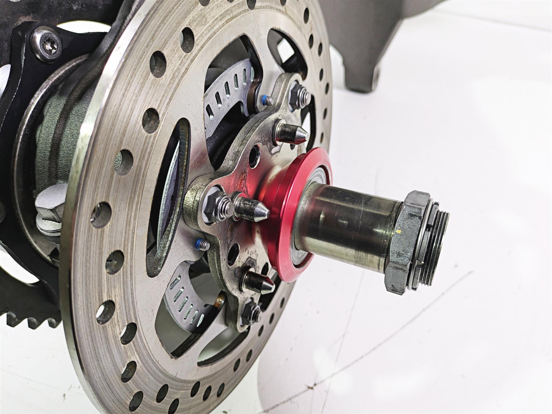 2019 Triumph Speed Triple RS 1050 Rear Swingarm & Axle Set T2059502 T2010257 {{ shop.shopifyCountryName }} - Mototech271