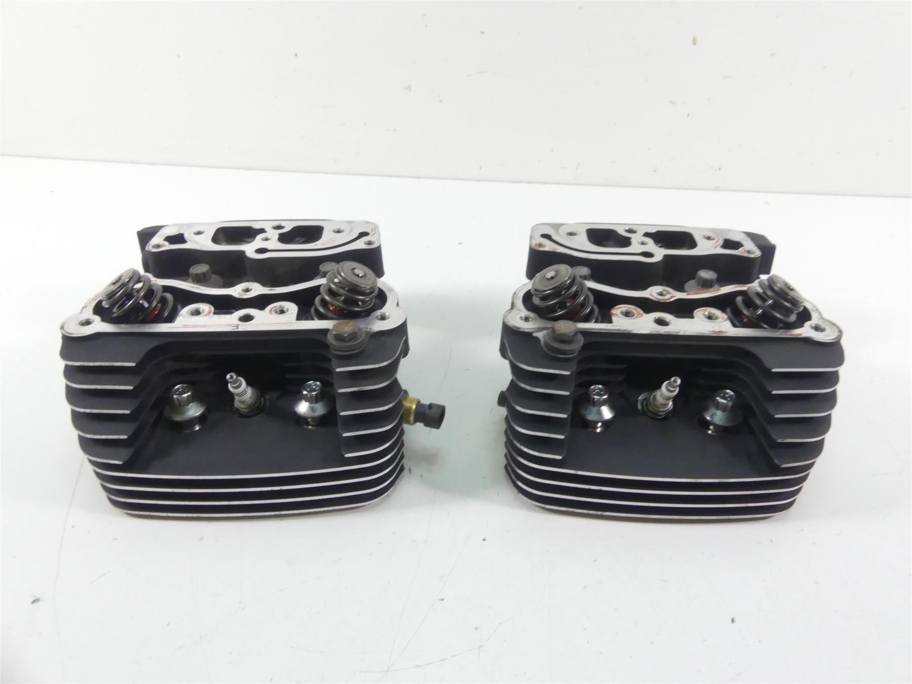 2008 Harley Softail FXSTB Night Train 96ci Cylinderhead Head Set 17178-06A {{ shop.shopifyCountryName }} - Mototech271