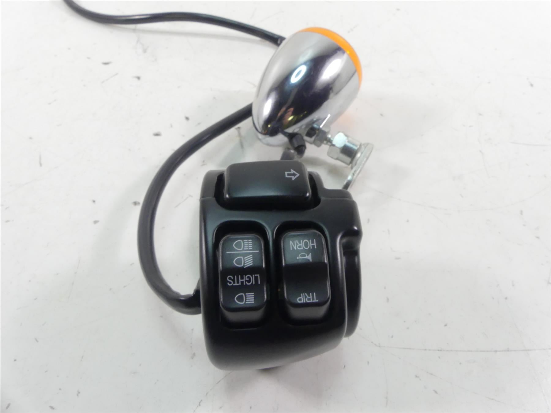 2014 Harley FXDL Dyna Low Rider Left Hand Control Switch & Blinker 72943-12 {{ shop.shopifyCountryName }} - Mototech271