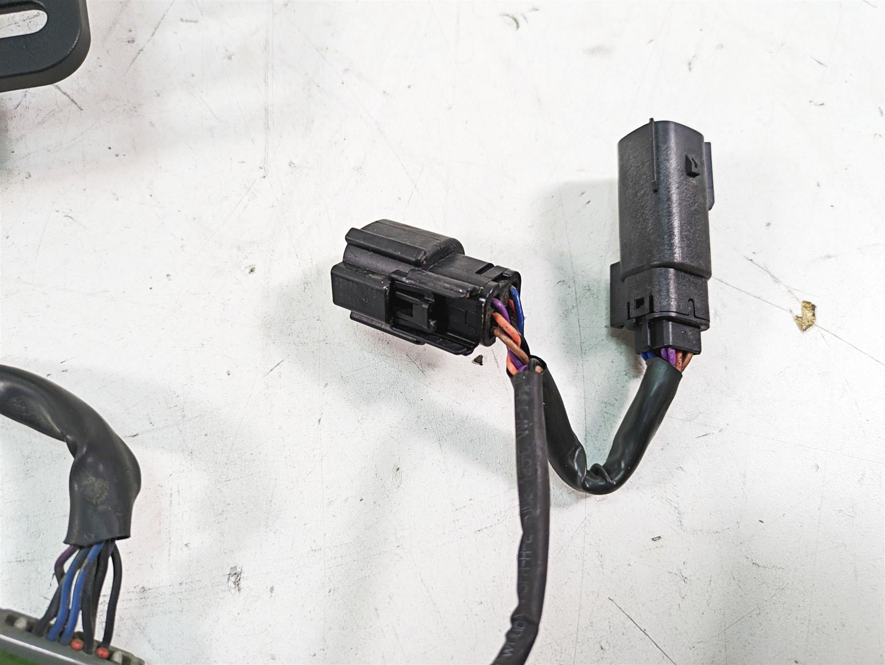 2013 Harley Touring FLHX Street Glide Led Turn Signal Bar & Module 73312-10 {{ shop.shopifyCountryName }} - Mototech271