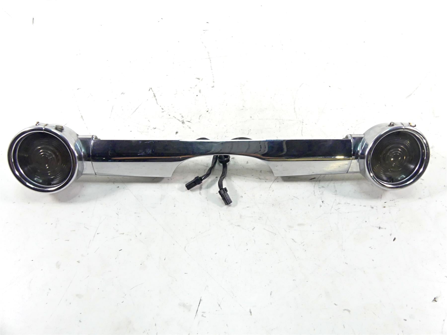 2002 Harley Touring FLHTC Electra Glide Rear Blinker Turn Signal Bar 68510-74C | Mototech271