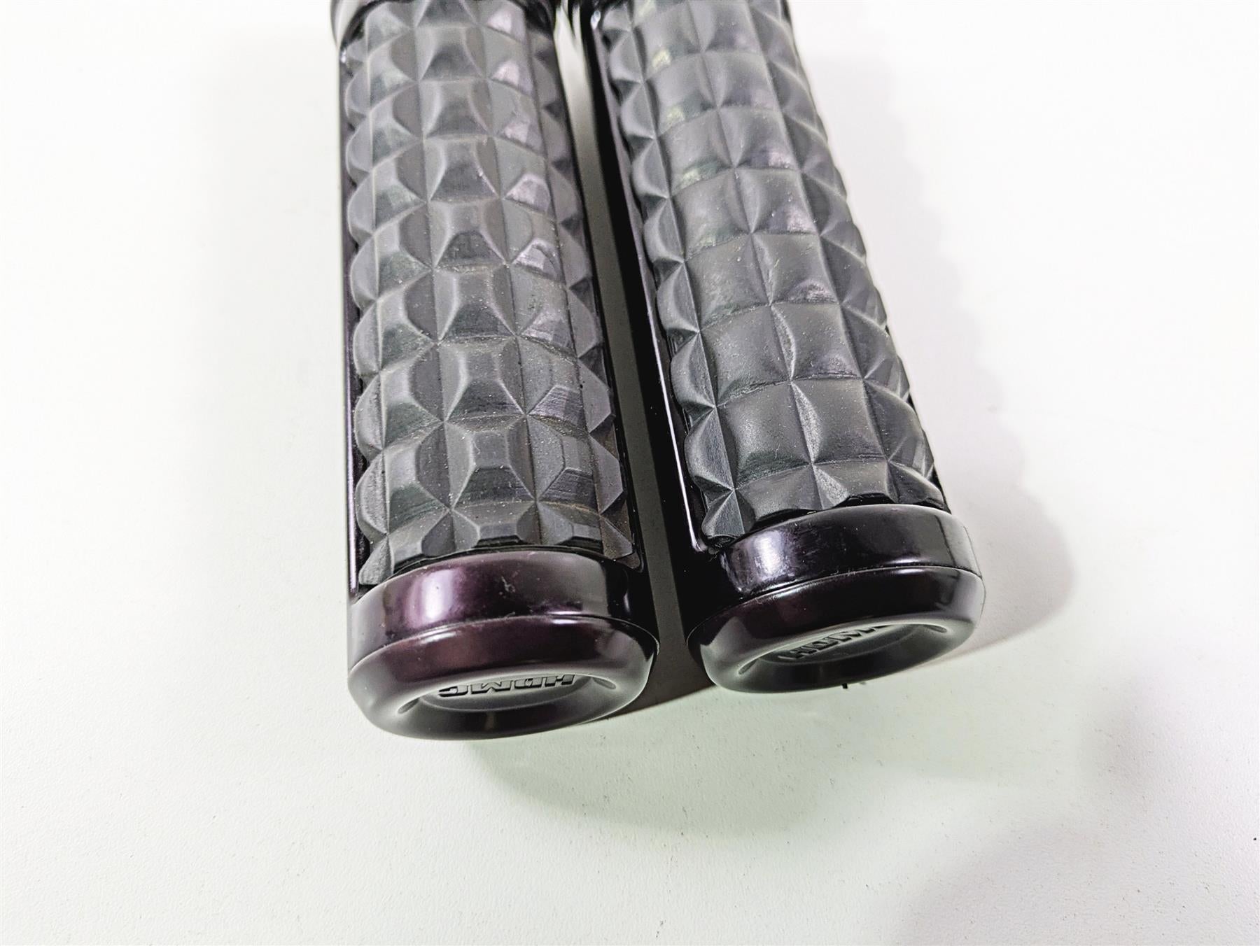 2019 Harley Softail FXDR 114 Dominion Hand Grip Set 56100231 {{ shop.shopifyCountryName }} - Mototech271