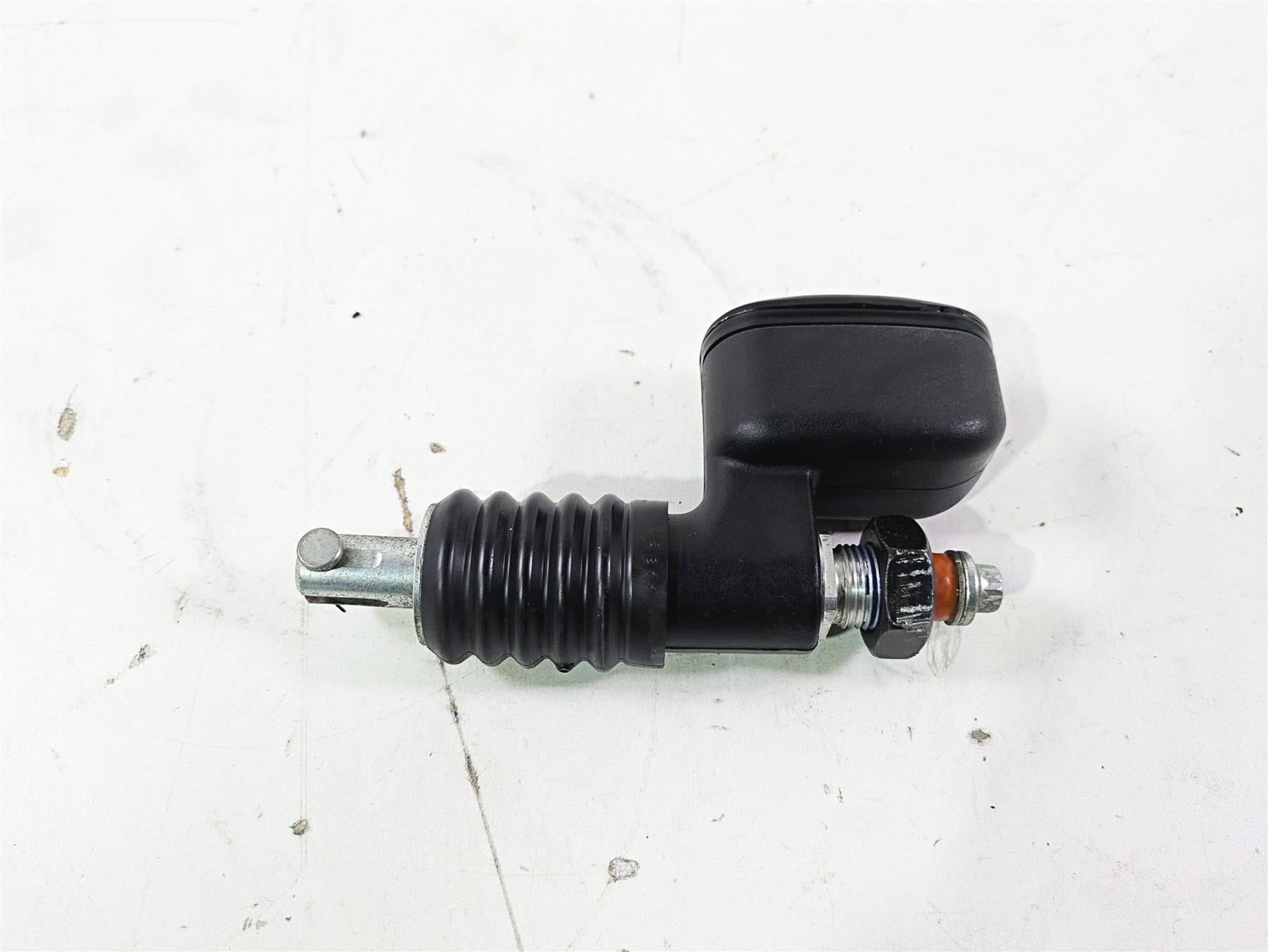 2004 Harley Softail FLSTF Fat Boy Rear Brake Master Cylinder 41755-99 {{ shop.shopifyCountryName }} - Mototech271