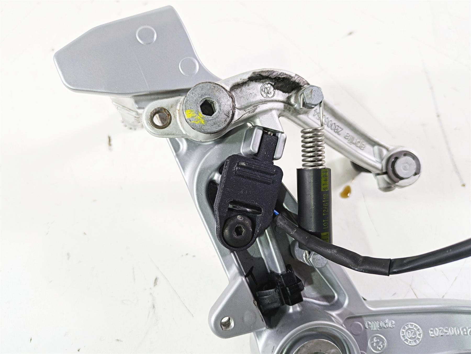 2021 Aprilia RS660 Right Rider Footpeg & Shifter Shift Lever 2B005203 2B006354 {{ shop.shopifyCountryName }} - Mototech271