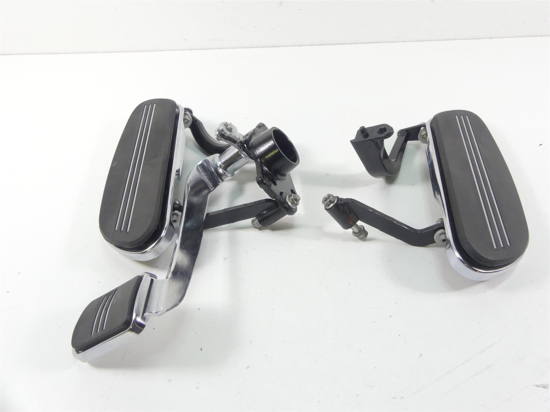2012 Harley Touring FLHX Street Glide Front Floor Board Brake Pedal Set 50518-09 {{ shop.shopifyCountryName }} - Mototech271