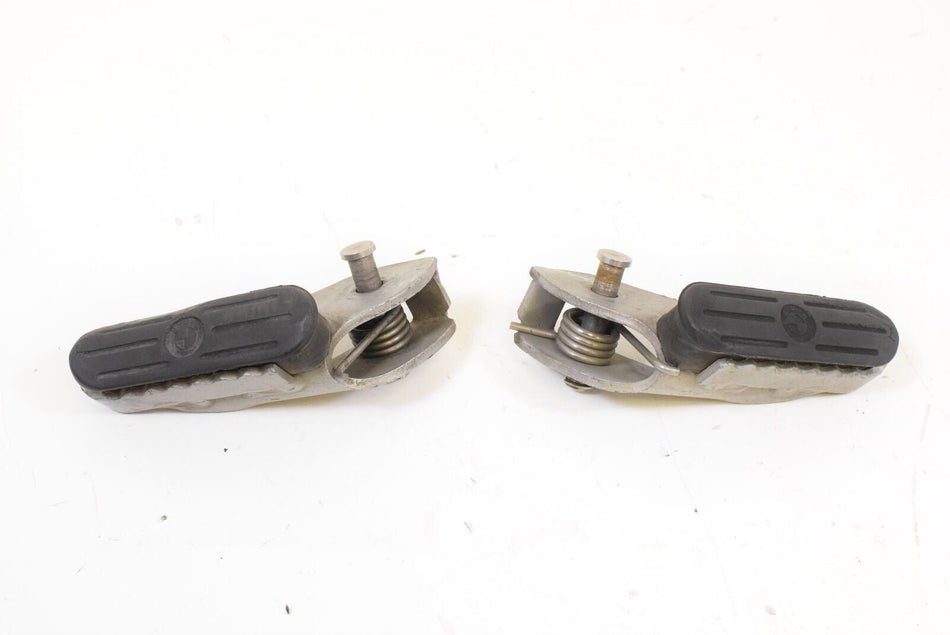 05 BMW R1200GS R1200 GS K25 Front Rider Driver Footpeg SET 46717729281 {{ shop.shopifyCountryName }} - Mototech271