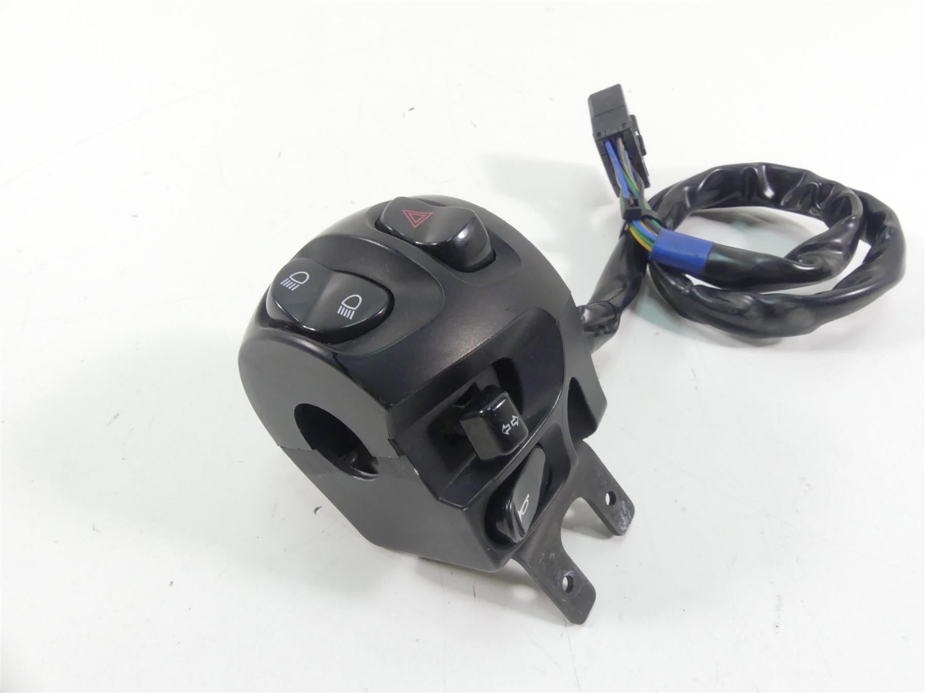 2015 Victory Cross Country Tour Left Hand Turn Signal Control Switch 4012119 {{ shop.shopifyCountryName }} - Mototech271