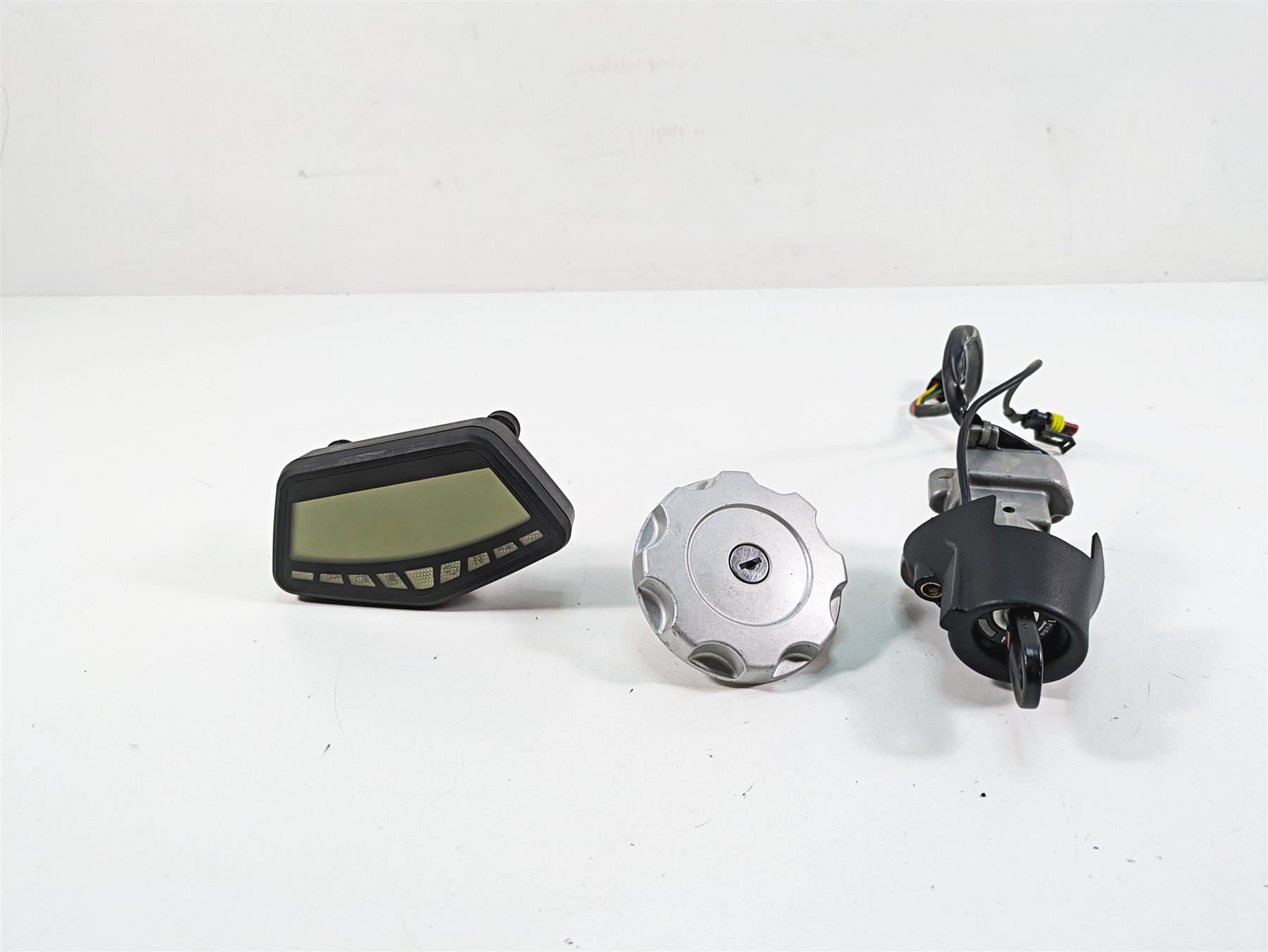 2011 Ducati Hypermotard 1100 Evo SP Speedometer 11K Ignition Switch 40610773B {{ shop.shopifyCountryName }} - Mototech271
