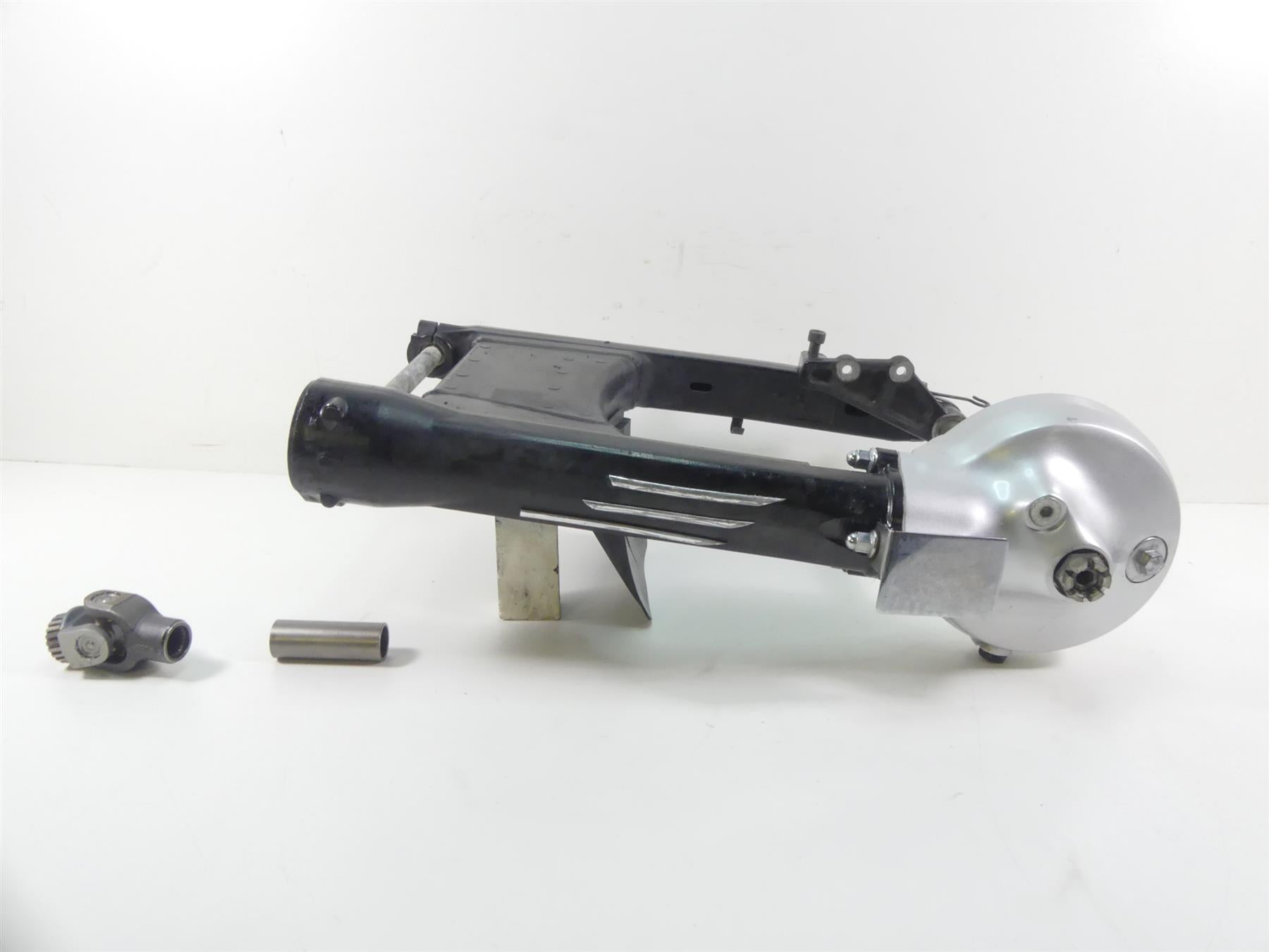 2007 Suzuki M109R VZR1800 Boulevard Swingarm Differential Drive Shaf 27300-48811 {{ shop.shopifyCountryName }} - Mototech271
