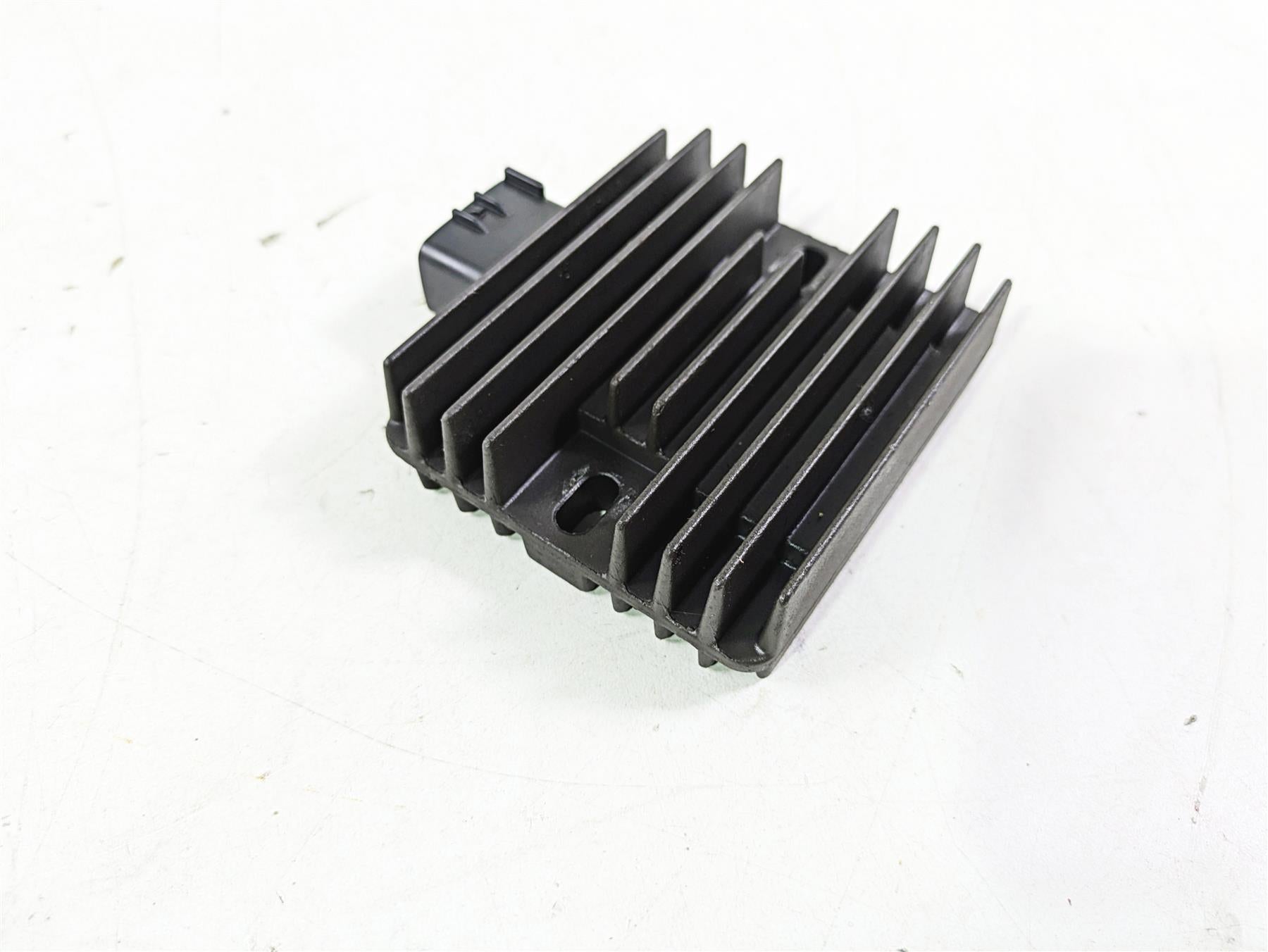 2004 Yamaha XVZ1300 Royal Star Rectifier Voltage Regulator 4XY-81960-00-00 SH678-11 {{ shop.shopifyCountryName }} - Mototech271