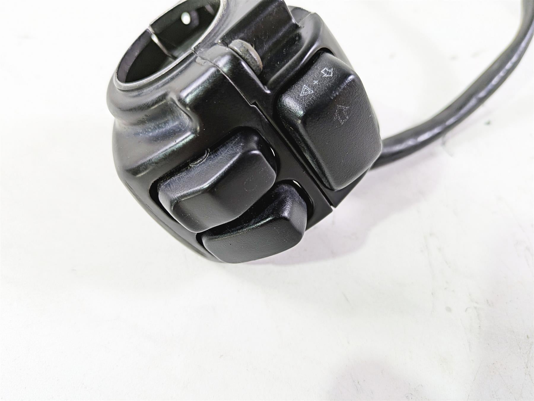 2013 Harley VRSCF Muscle Rod Right Hand Control Switch - Read 71684-06A {{ shop.shopifyCountryName }} - Mototech271