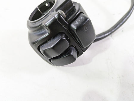 2013 Harley VRSCF Muscle Rod Right Hand Control Switch - Read 71684-06A {{ shop.shopifyCountryName }} - Mototech271