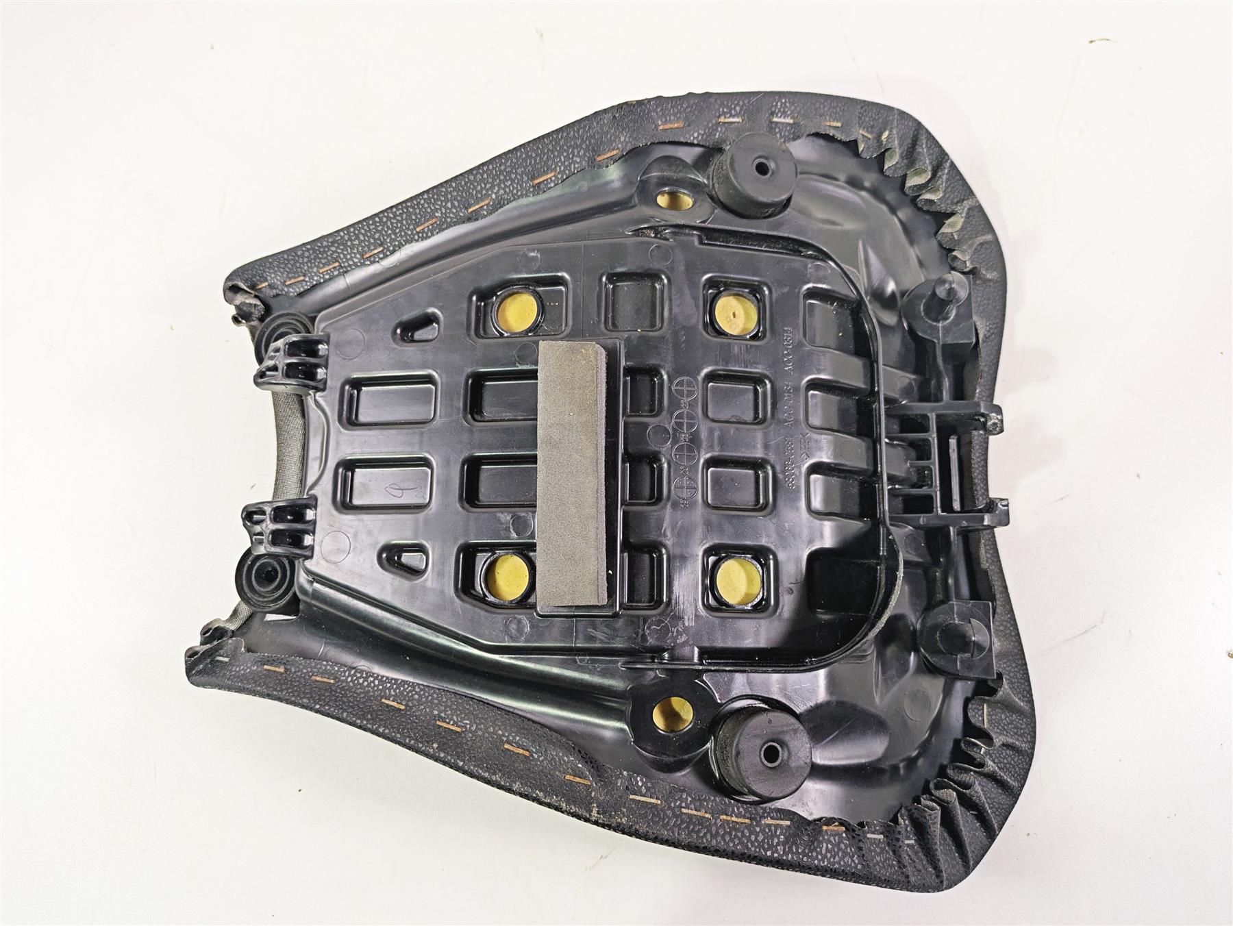 2020 Kawasaki Z900 ZR900 Front Driver Seat Saddle - Read 53066-0581 {{ shop.shopifyCountryName }} - Mototech271