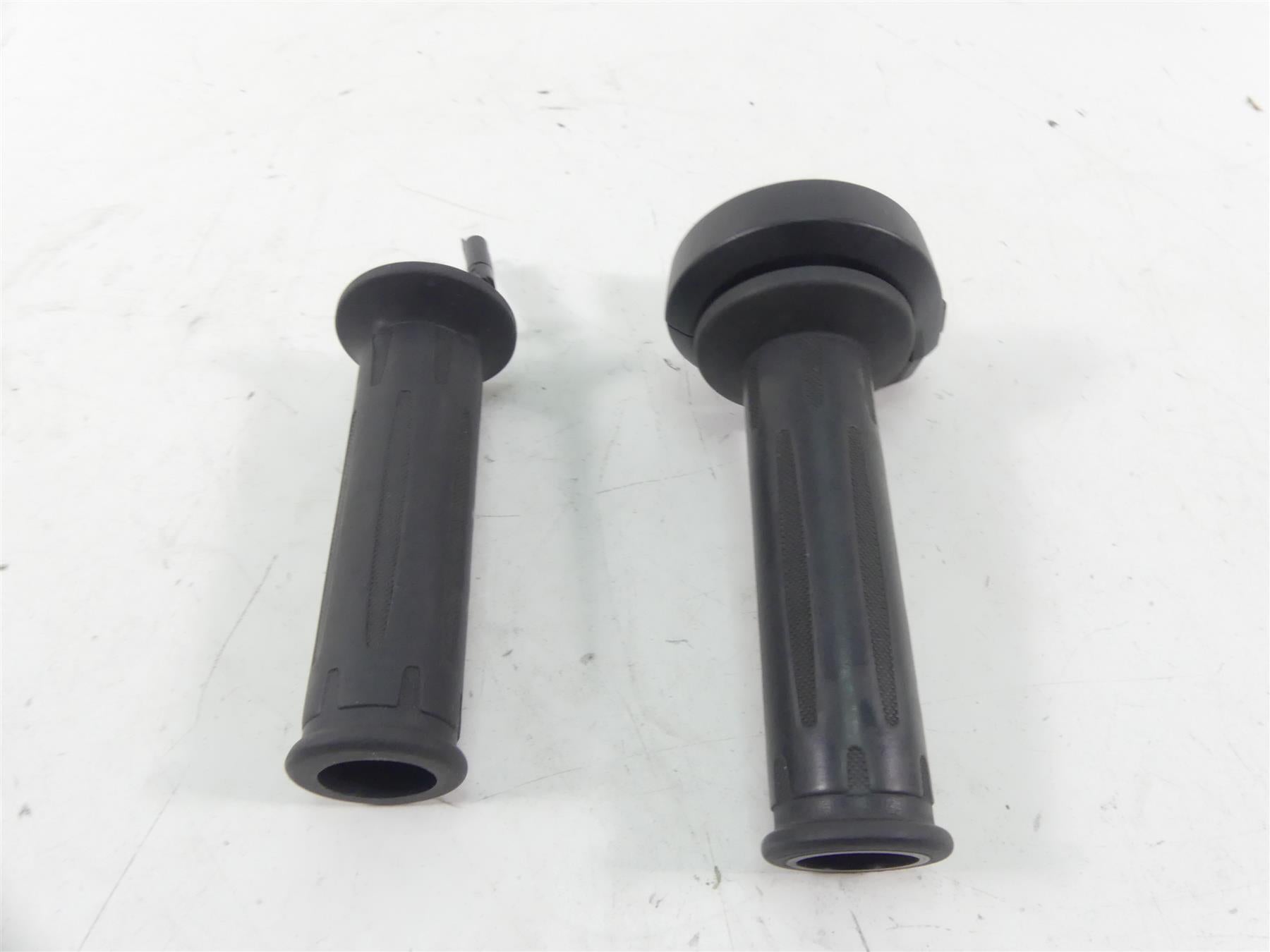 2017 BMW R1200RT K52 Heated Left Right Throttle Grip Set 61318552117 61318552122 {{ shop.shopifyCountryName }} - Mototech271