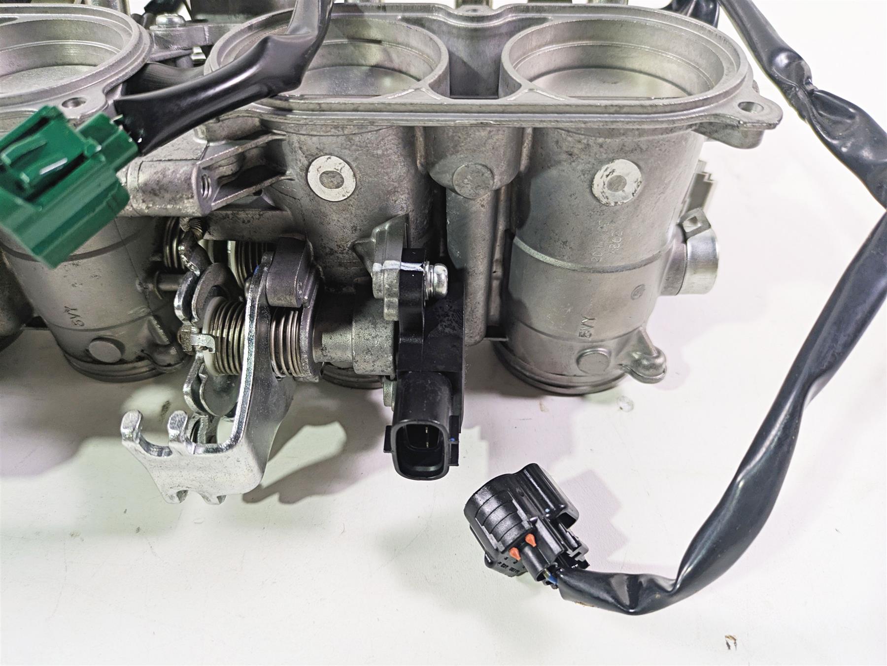 2009 Yamaha FZ1 FZS10 Fazer Throttle Body Bodies & Wiring 2D1-13750-10-00 {{ shop.shopifyCountryName }} - Mototech271