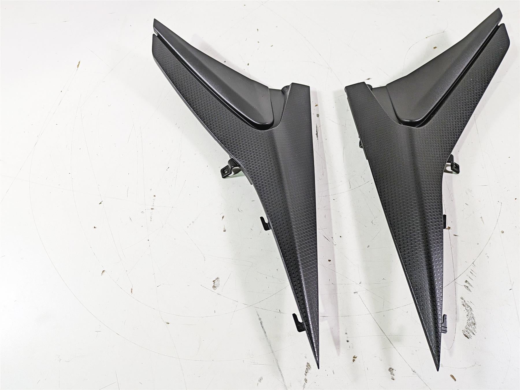 2021 Aprilia RS660 Under Seat Infill Cover Fairings 2B006645 L 2B006646 {{ shop.shopifyCountryName }} - Mototech271