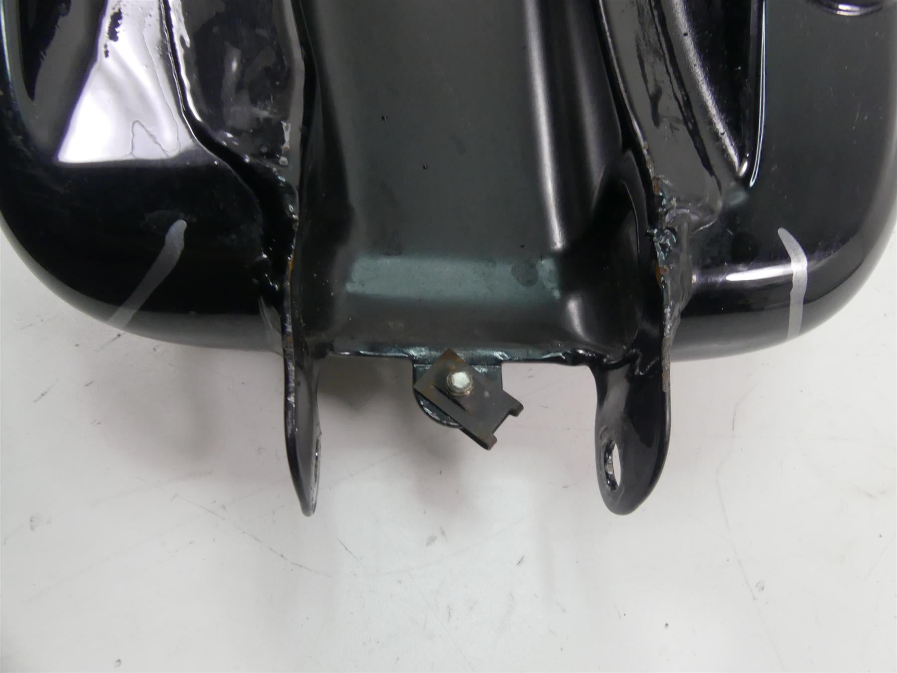 2010 Harley FXDWG Dyna Wide Glide Fuel Gas Petrol Tank - Dented 61593-10 {{ shop.shopifyCountryName }} - Mototech271
