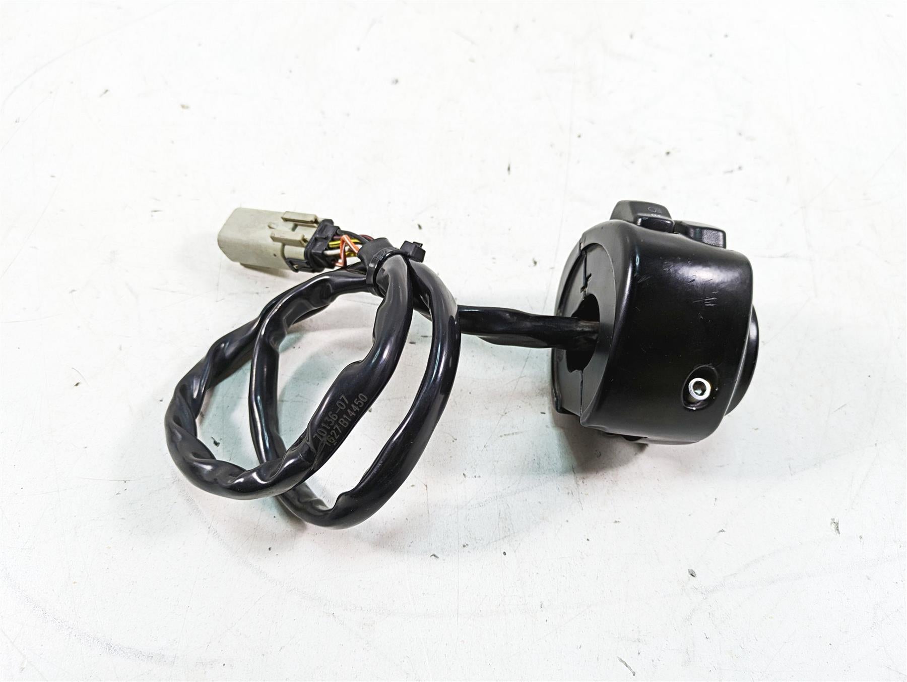 2007 Harley Sportster XL1200 C Left Hand Turn Signal Control Switch 71682-06A {{ shop.shopifyCountryName }} - Mototech271