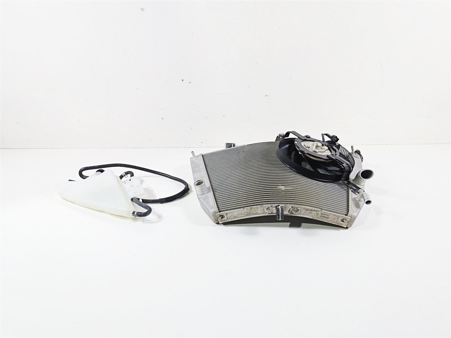 2024 Suzuki GSXR600 Nice Radiator Fan Reservoir 2K Only 17710-14J00 {{ shop.shopifyCountryName }} - Mototech271