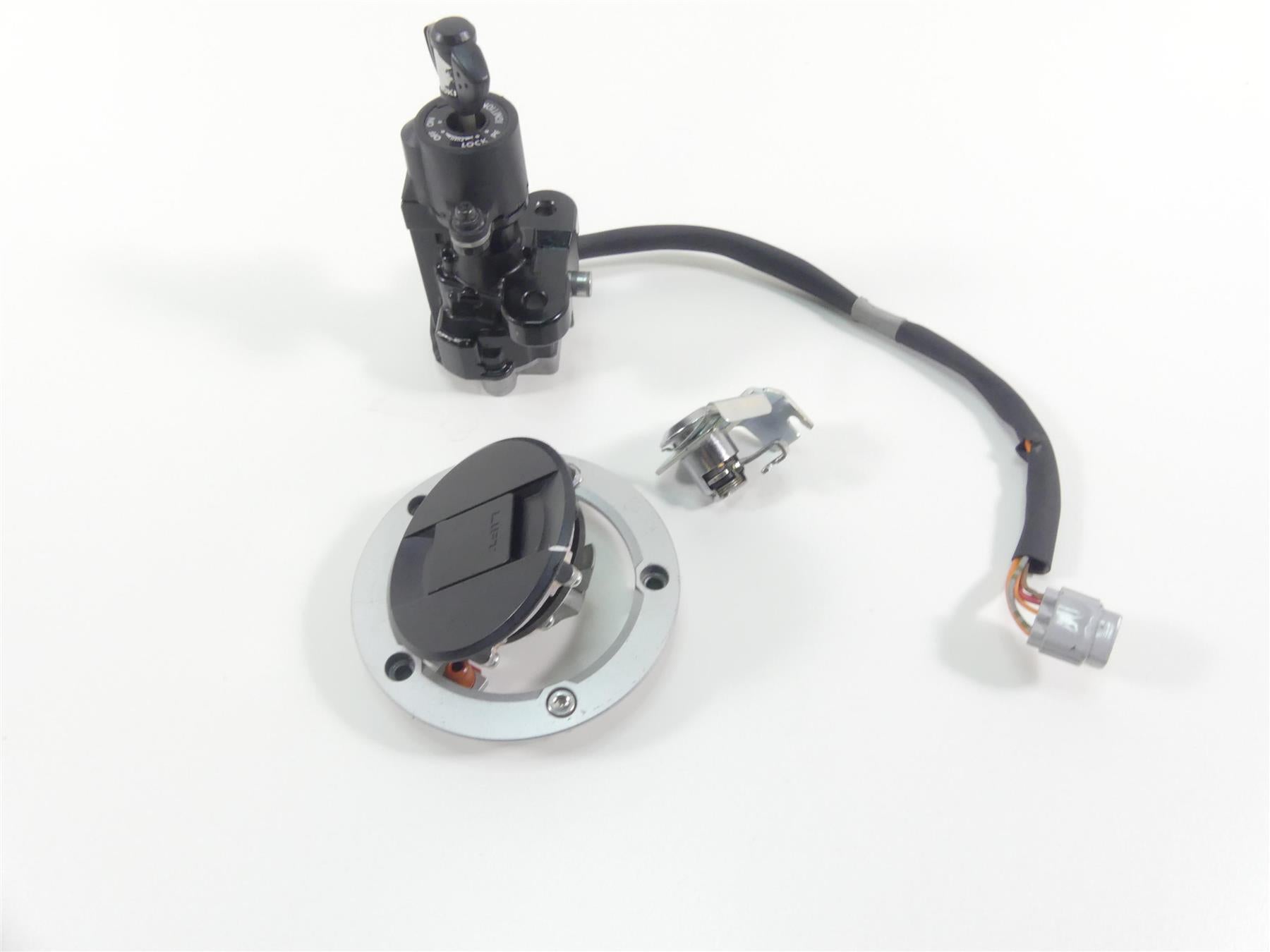 2022 Suzuki GSXR750 Ignition Switch Key Lock Fuel Tank Cap Set 37101-40822 {{ shop.shopifyCountryName }} - Mototech271