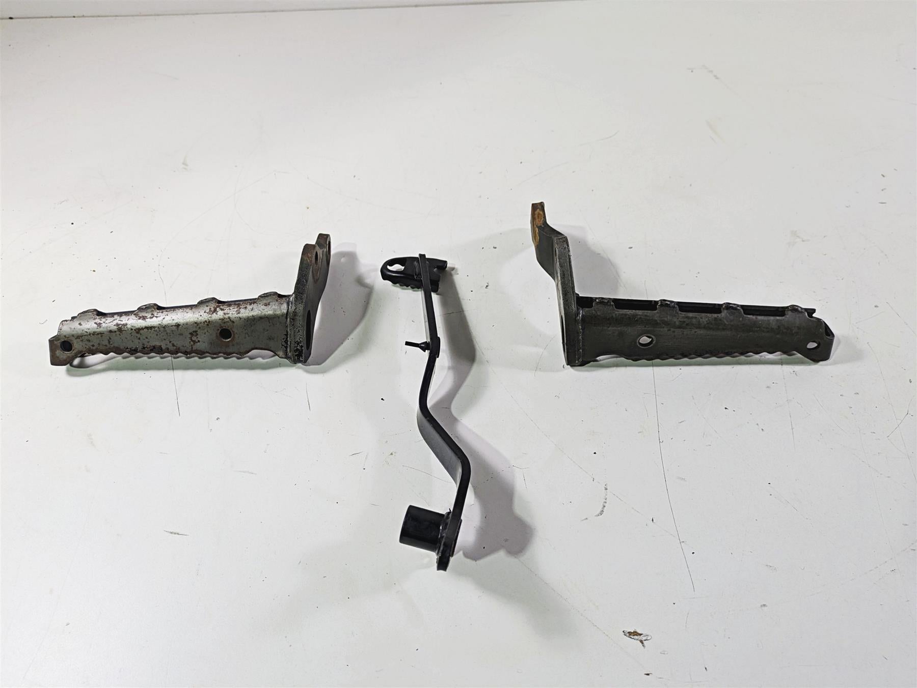 2001 Yamaha Banshee YFZ350 Footrest Foot Peg Brake Pedal Set 3GG-27411-01-00 {{ shop.shopifyCountryName }} - Mototech271