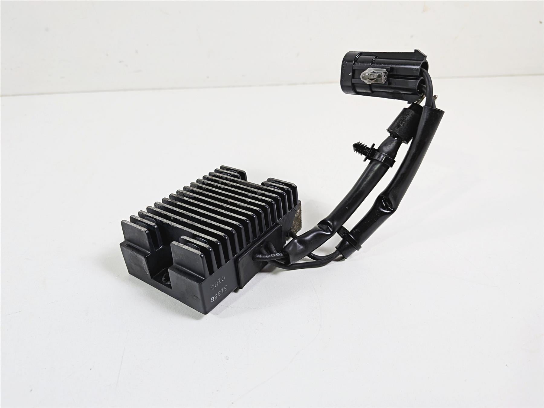 2006 Harley Sportster XL883 Low Rectifier Voltage Regulator 74523-04 {{ shop.shopifyCountryName }} - Mototech271