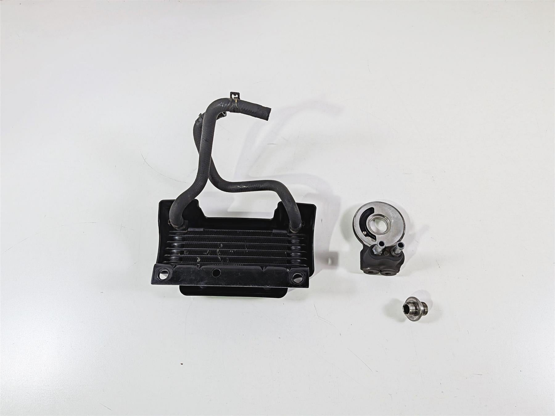 2016 Harley Touring FLHX Street Glide Oil Cooler + Cover & Flange Set 63083-11A {{ shop.shopifyCountryName }} - Mototech271