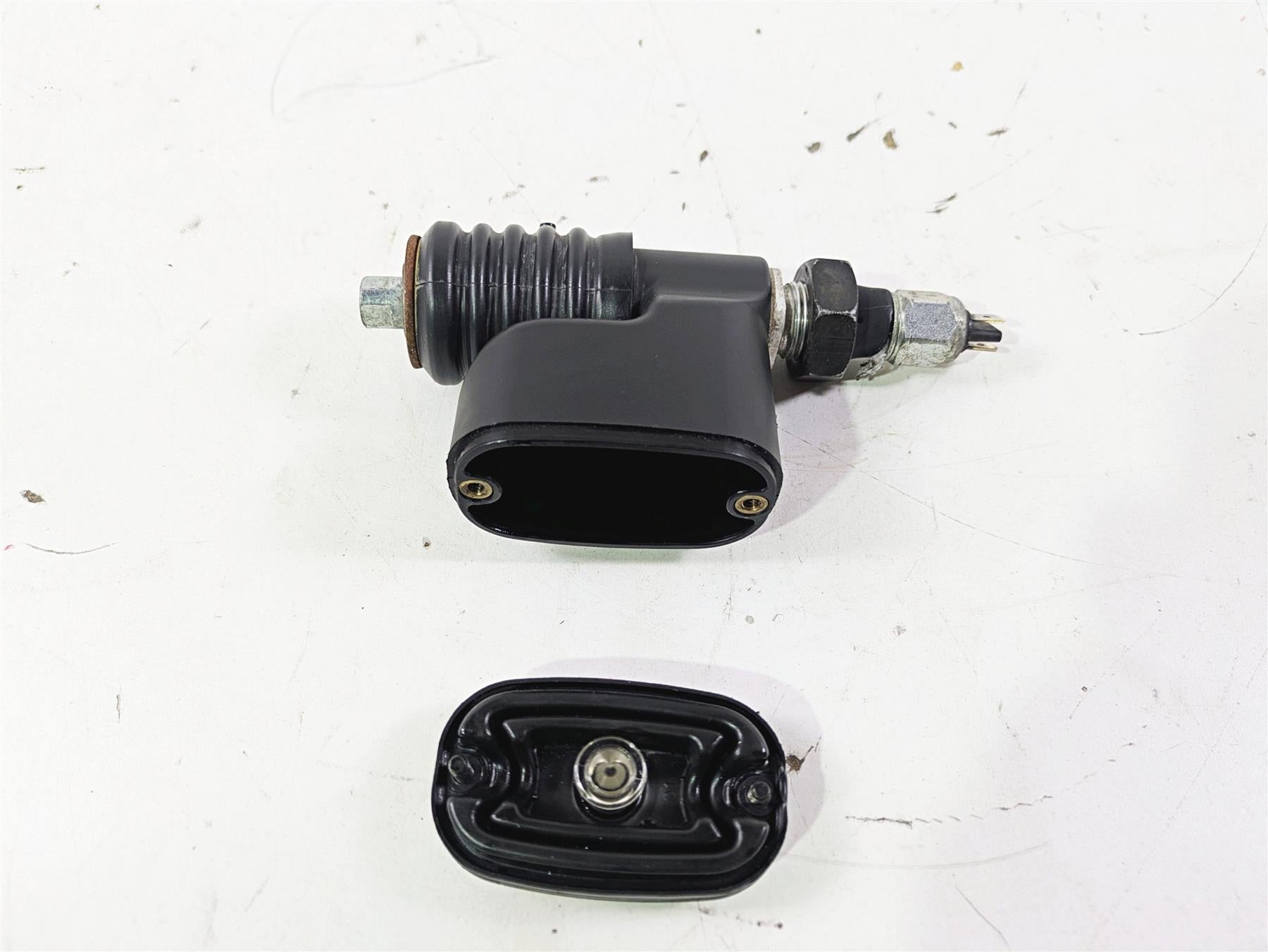 2015 Harley FXDL Dyna Low Rider Rear Brake Master Cylinder 41700065A {{ shop.shopifyCountryName }} - Mototech271