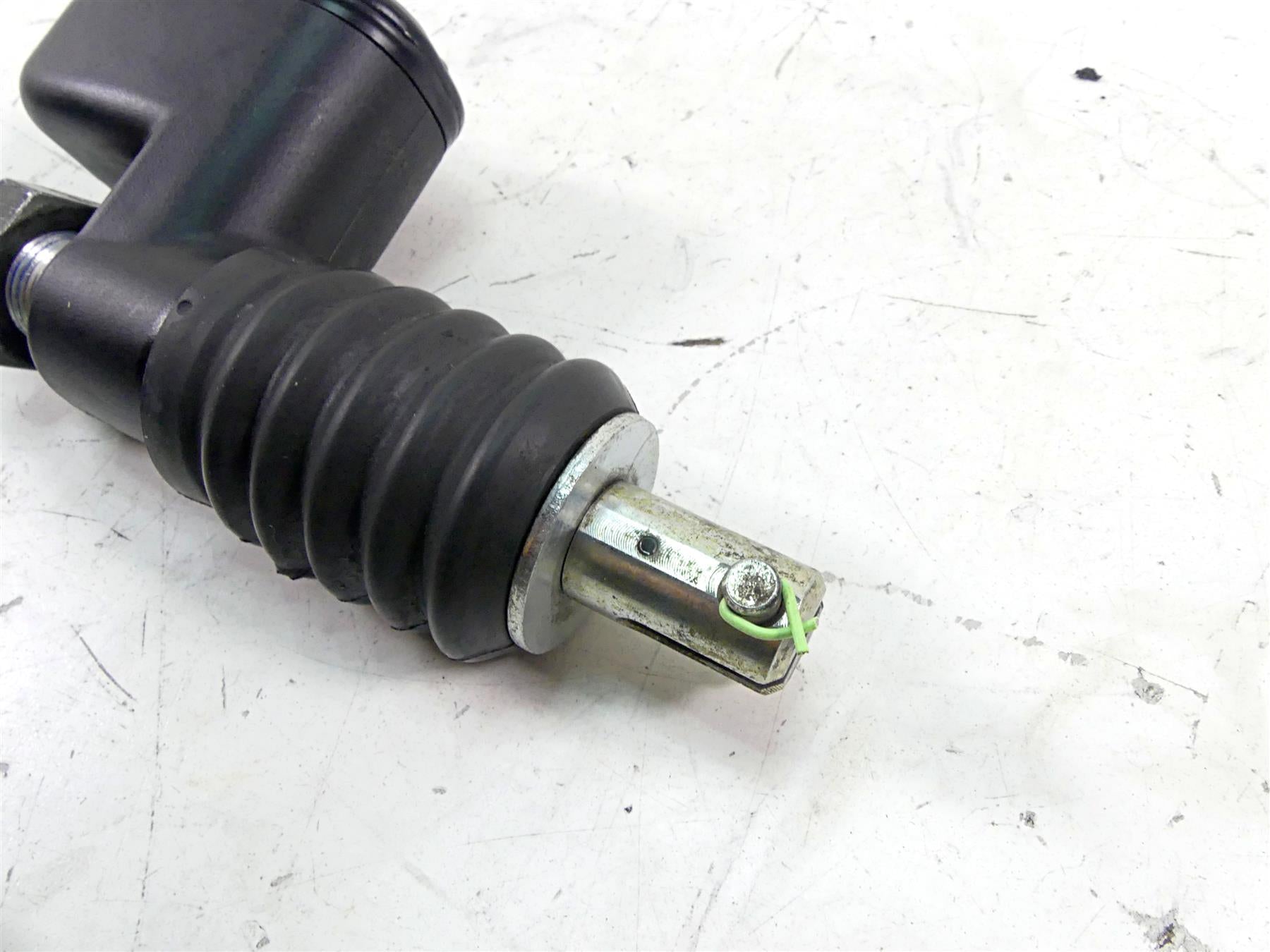 2002 Harley Touring FLHTC Electra Glide Rear Brake Master Cylinder 41755-99F {{ shop.shopifyCountryName }} - Mototech271