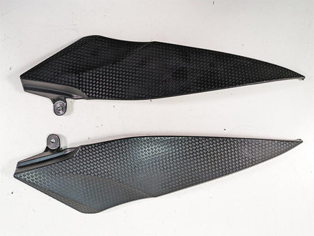 2007 Yamaha R1 YZFR1 Side Trim Infill under Tank Side Cover Fairing 4C8-24139-00 {{ shop.shopifyCountryName }} - Mototech271