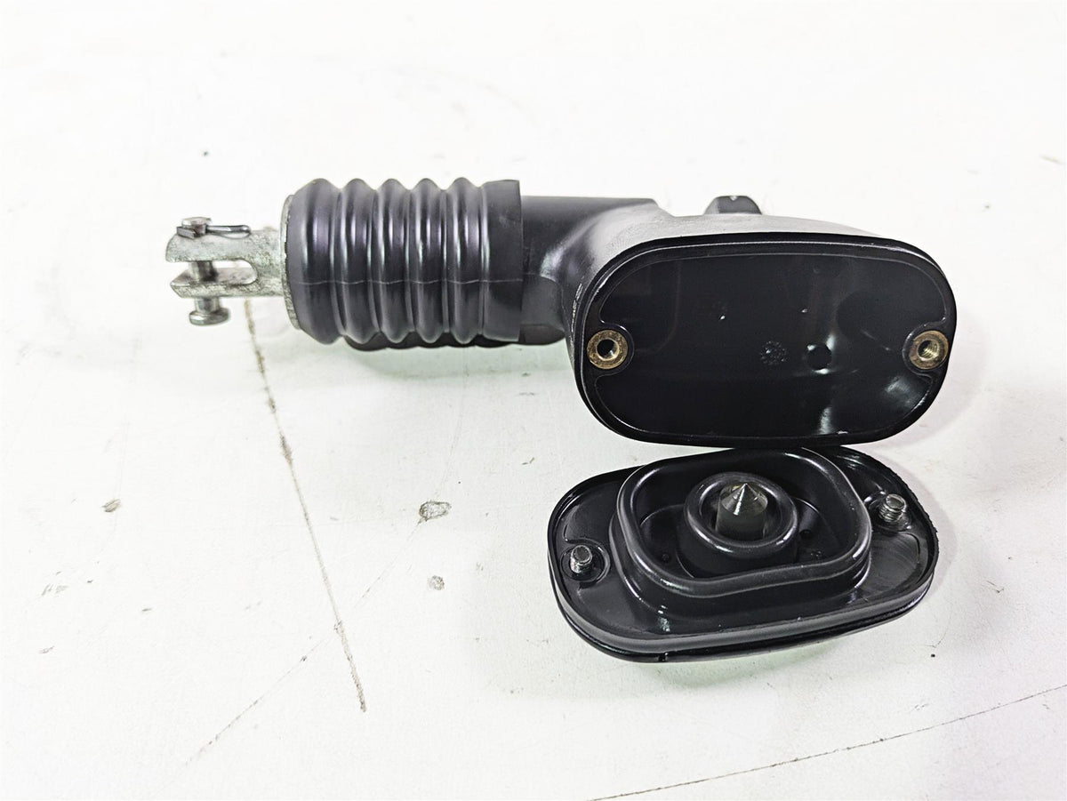 2004 Harley Softail FLSTF Fat Boy Rear Brake Master Cylinder 41755-99 {{ shop.shopifyCountryName }} - Mototech271