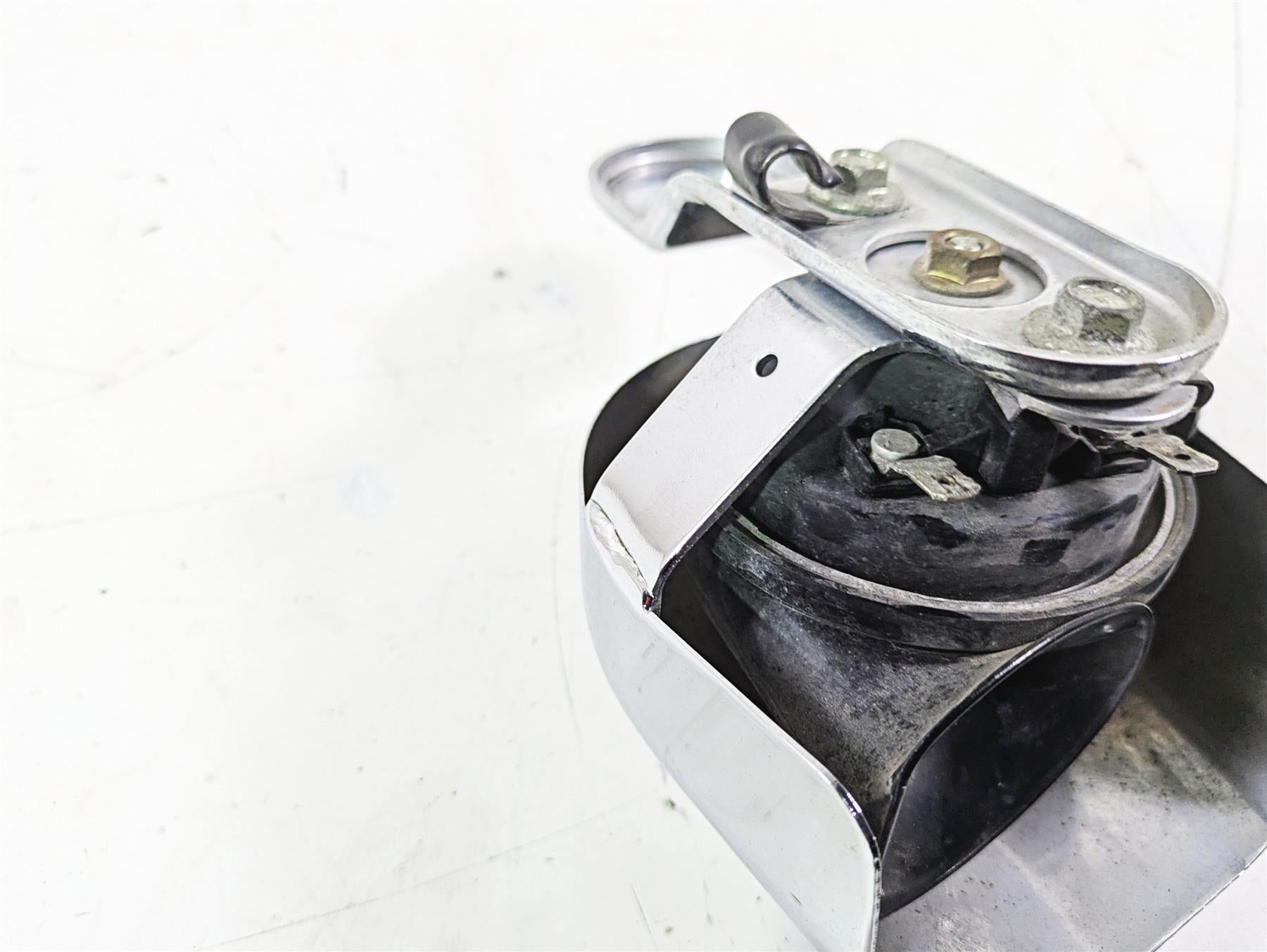 2007 Harley Touring FLHTCU SE CVO E-Glide Horn & Chrome Cover 61300478A {{ shop.shopifyCountryName }} - Mototech271