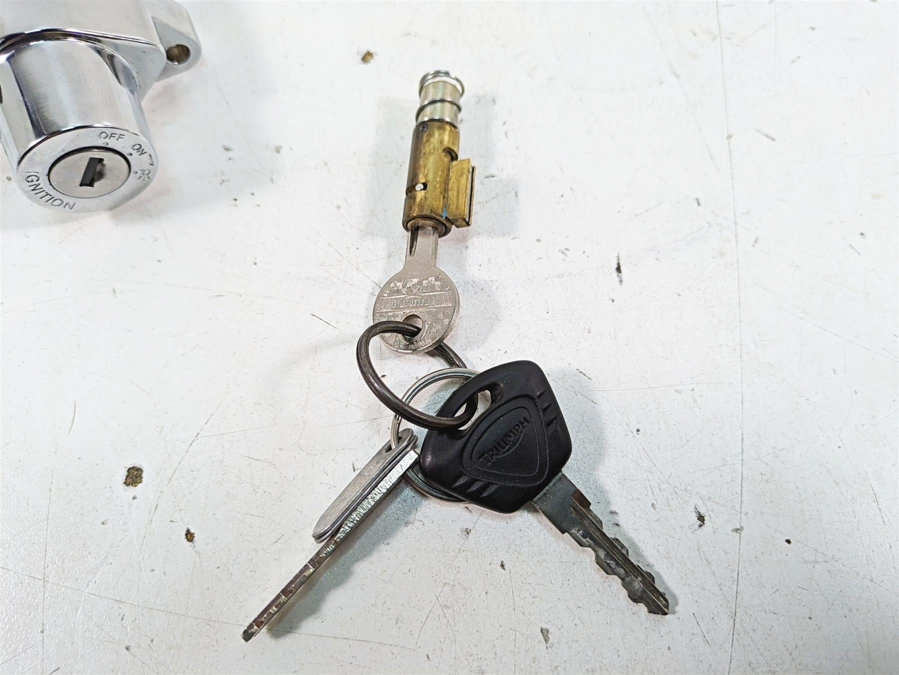 2011 Triumph America Ignition Switch Key Lock Set T2500782 T2500783 {{ shop.shopifyCountryName }} - Mototech271