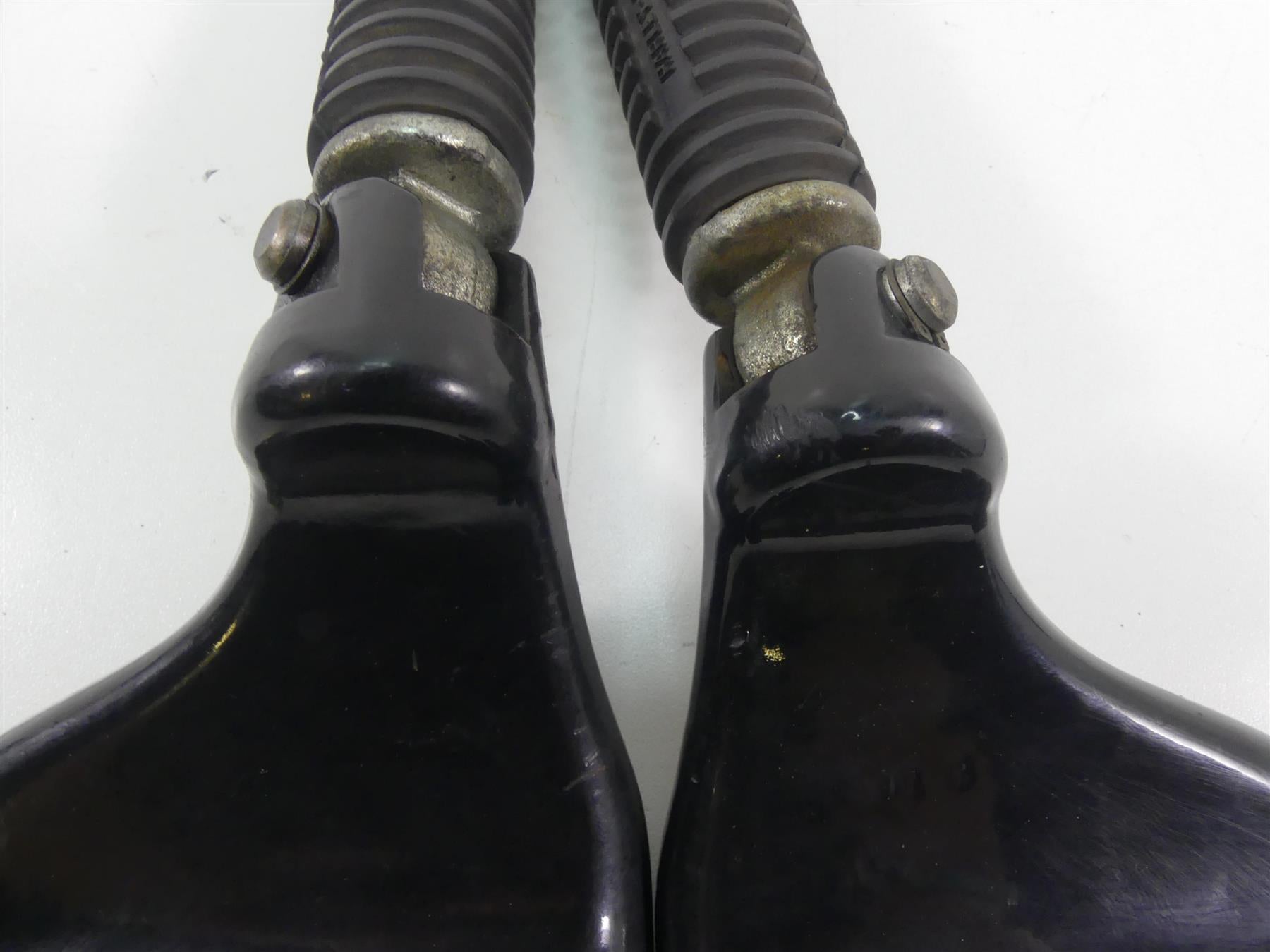 2006 Harley Sportster XL1200 Custom Rear Passenger Foot Peg Rest Set 49314-04 {{ shop.shopifyCountryName }} - Mototech271
