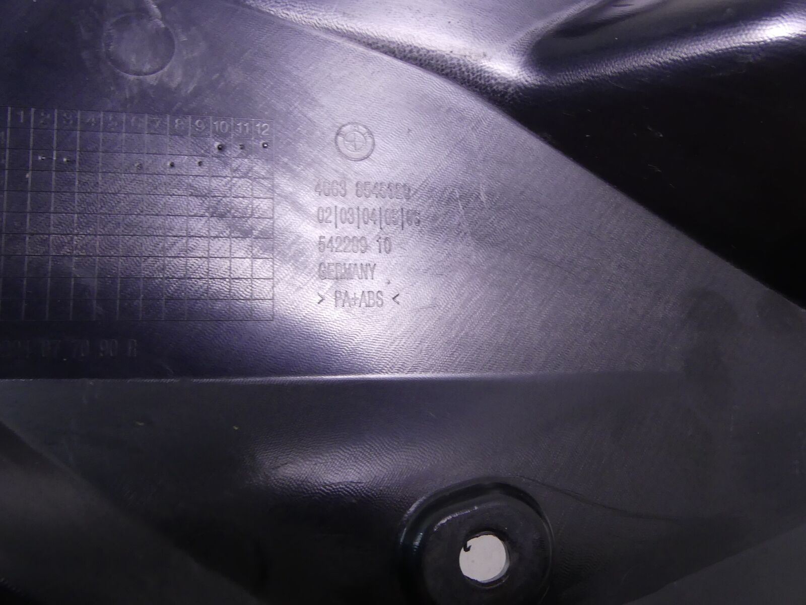 2016 BMW R1200RS K54 Between Leg Right Side Fairing 46638545320 {{ shop.shopifyCountryName }} - Mototech271