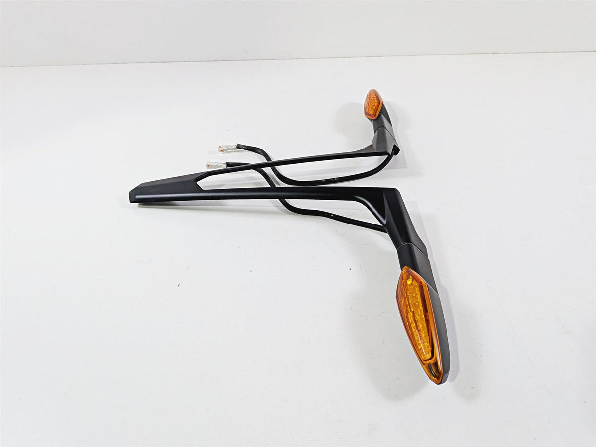 2016 Victory Cross Country Rear Black Turn Signal Linker & Trim 5136613 2411114 {{ shop.shopifyCountryName }} - Mototech271