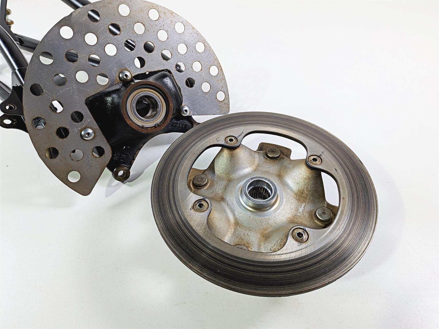2021 Yamaha YXZ1000R EPS SS SE Front Left Knee Assembly B5H-F3501-00-00 {{ shop.shopifyCountryName }} - Mototech271