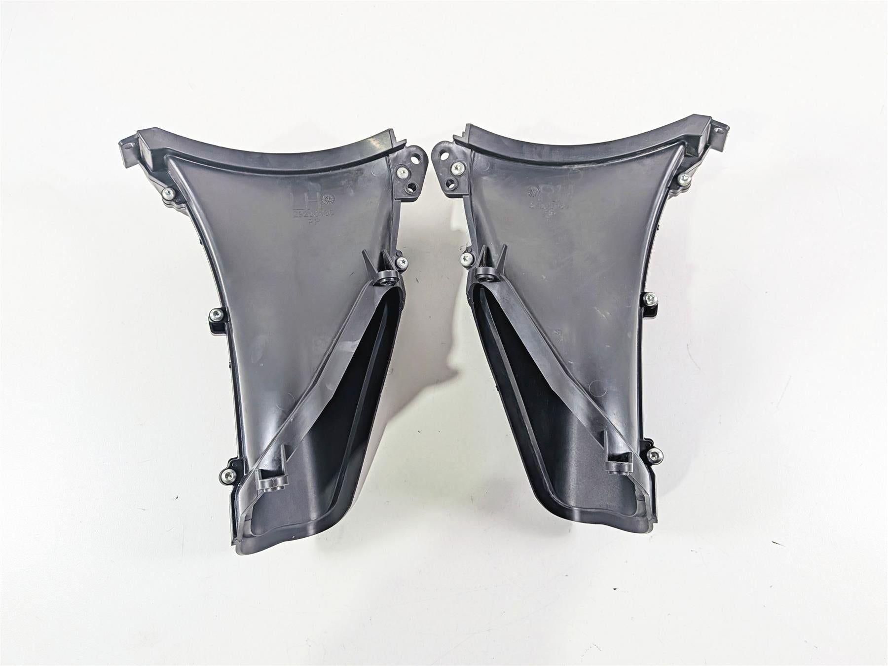 2020 Harley Touring FLTRK Road Glide Front Air Inlet Duct Set 29200136 292001393 {{ shop.shopifyCountryName }} - Mototech271