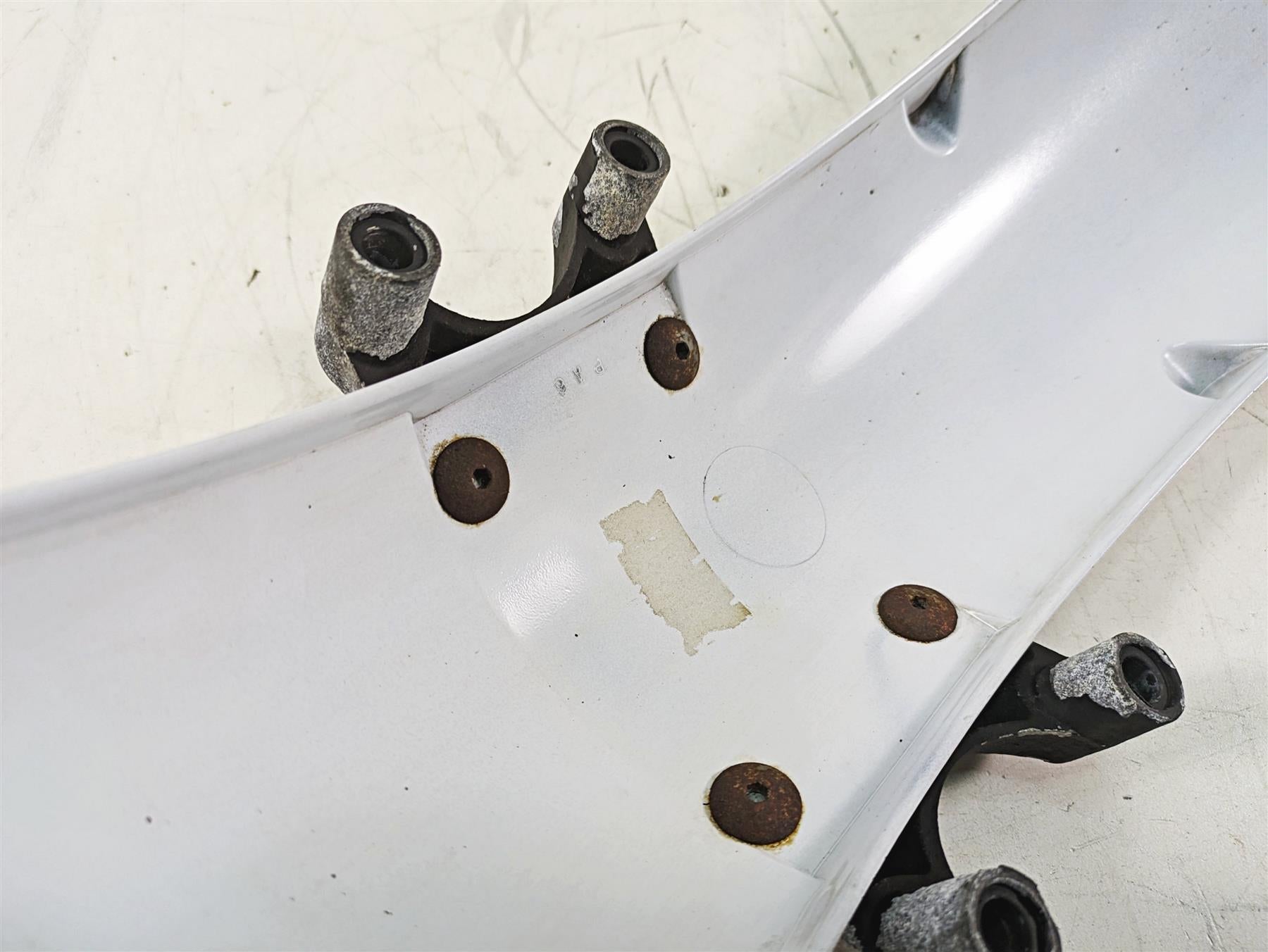 2013 Moto Guzzi V7 750 Stone White Front Fender & Bracket GU32434460 {{ shop.shopifyCountryName }} - Mototech271