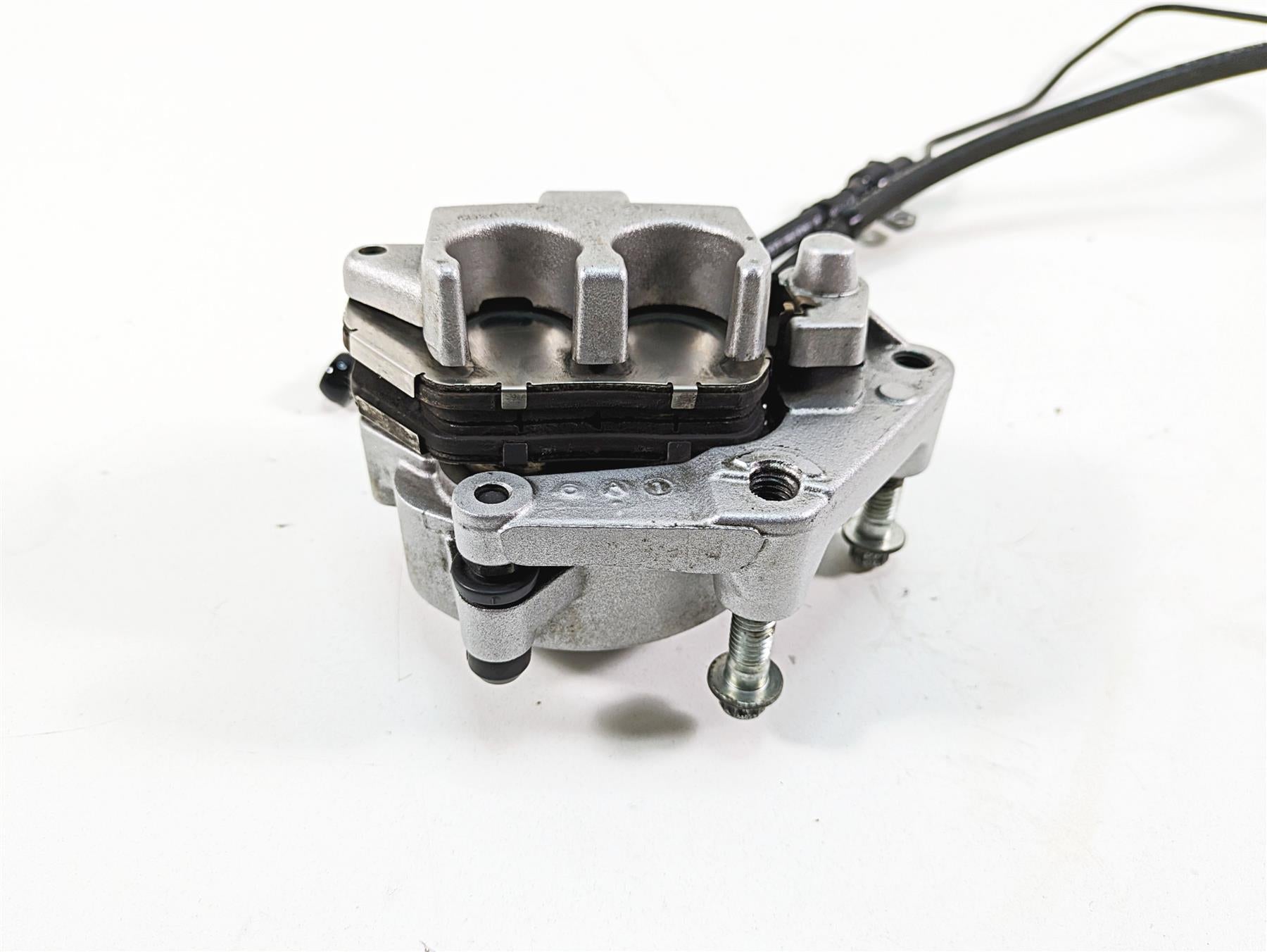 2006 Harley Sportster XL1200 Front Brake Caliper + Line & Insert 44121-04A {{ shop.shopifyCountryName }} - Mototech271