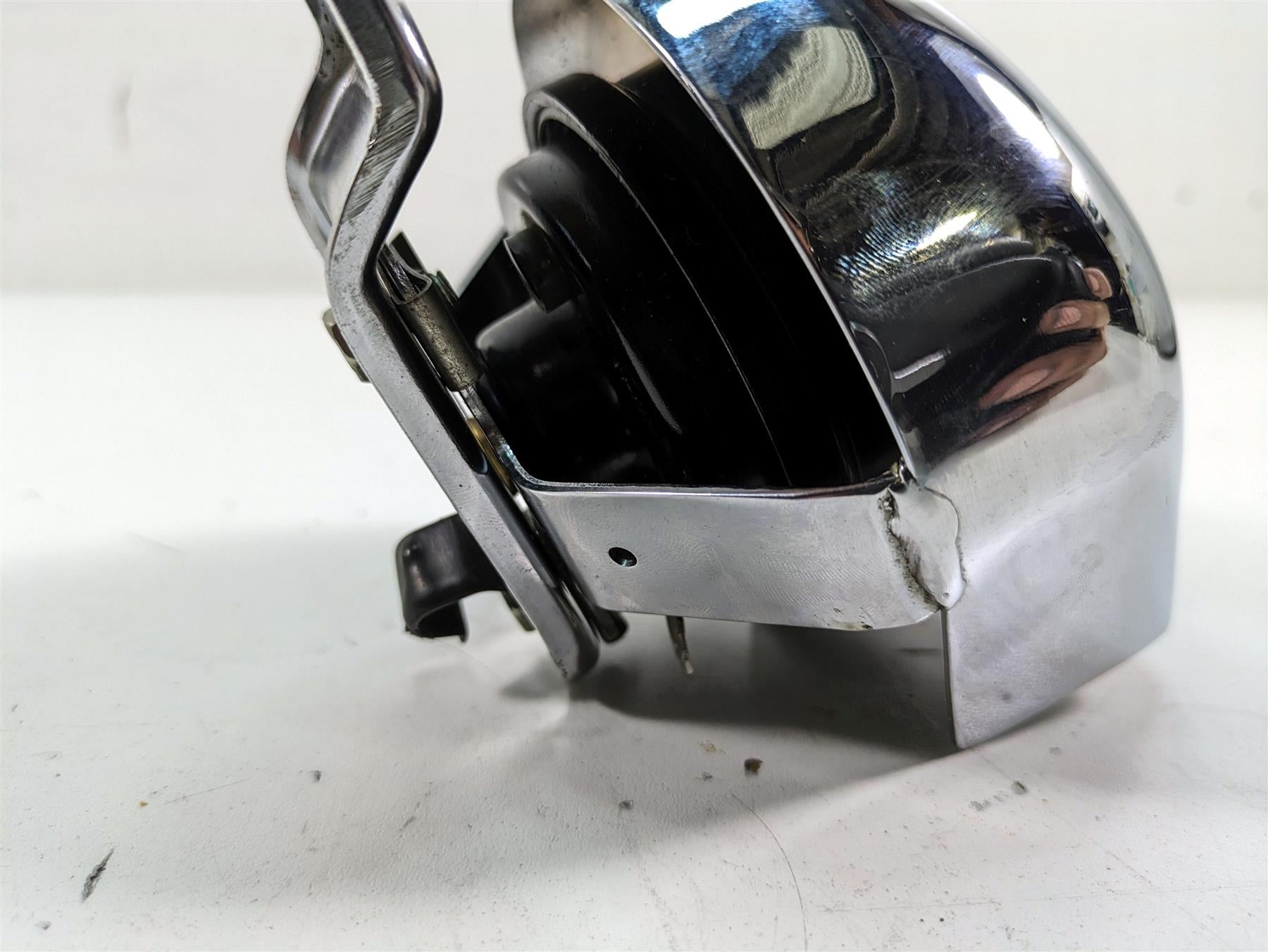 2006 Harley Touring FLHTCUI Electra Glide Horn & Chrome Cover 61300478A {{ shop.shopifyCountryName }} - Mototech271