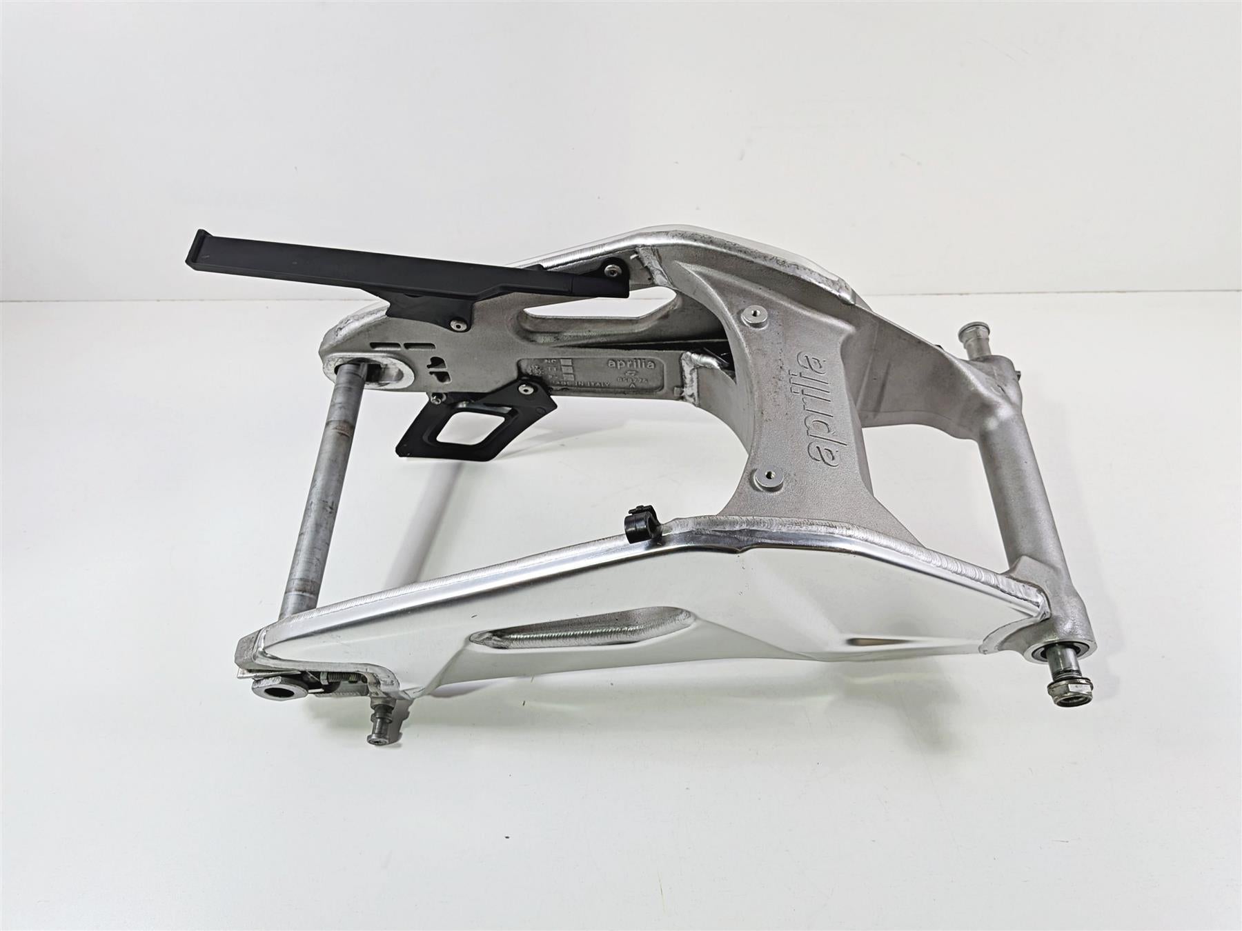 2014 Aprilia RSV4 RR Factory Rear Swing Arm Swingarm & Axle Set 858770 {{ shop.shopifyCountryName }} - Mototech271