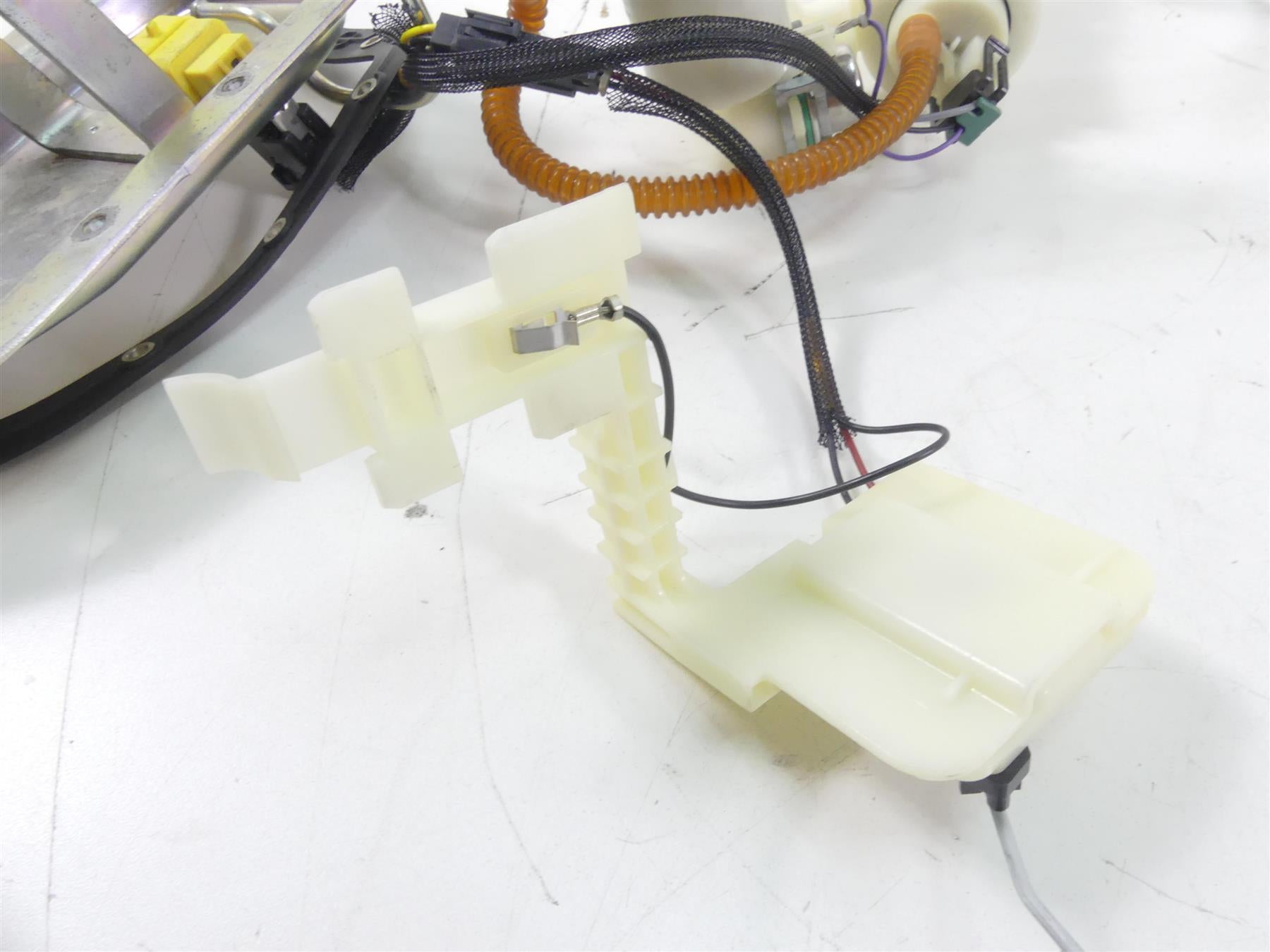 2009 Harley FXDL Dyna Low Rider Fuel Gas Pump & Sending Unit -Tested 75218-04D {{ shop.shopifyCountryName }} - Mototech271