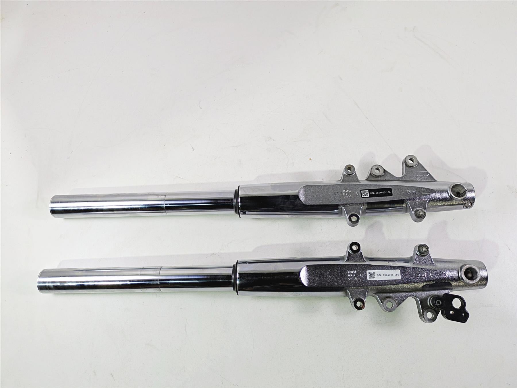 2017 Indian Chieftain Limited Front Fork Leg Set 46mm Chrome 1824021 1824022 {{ shop.shopifyCountryName }} - Mototech271